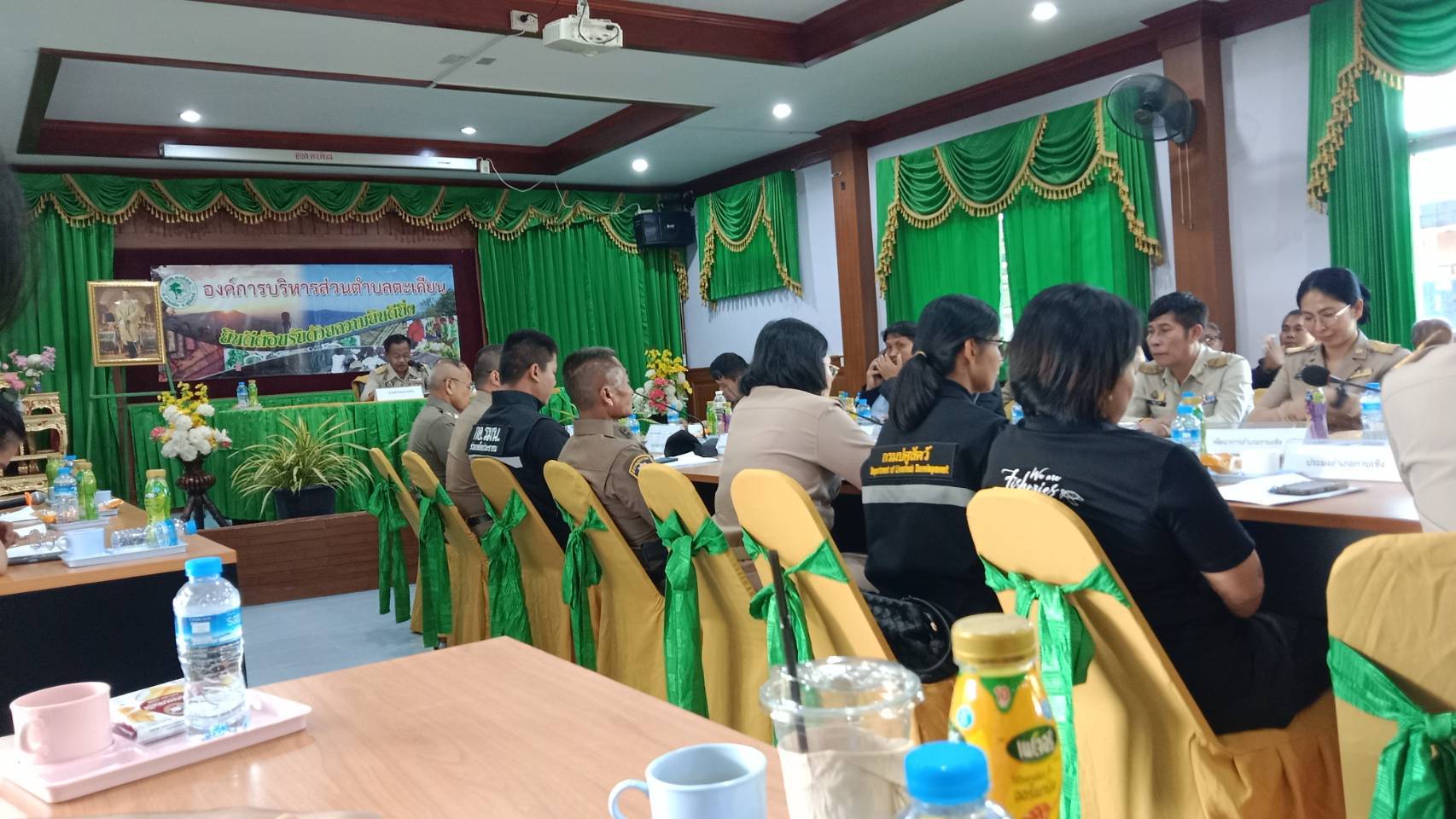 ประชุมคณะกรมการอำเภอ และคณะกรรมการรักษาความมั่นคงและความสงบเรียบร้อยฯ..คลิก