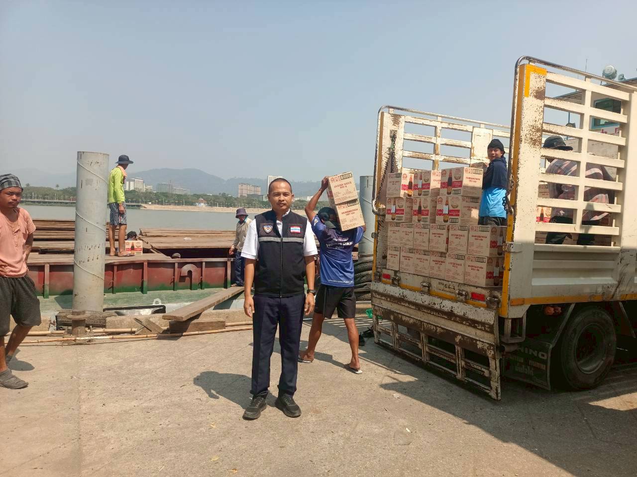 เจ้าหน้าที่ศูนย์บริหารจัดการด่านตรวจประมงเขต 1 (เชียงราย) ตรวจสอบสินค้าประมงส่งออกไปยังสาธารณรัฐประชาธิปไตยประชาชนลาว และสาธารณรัฐแห่งสหภาพเมียนมา..คลิก