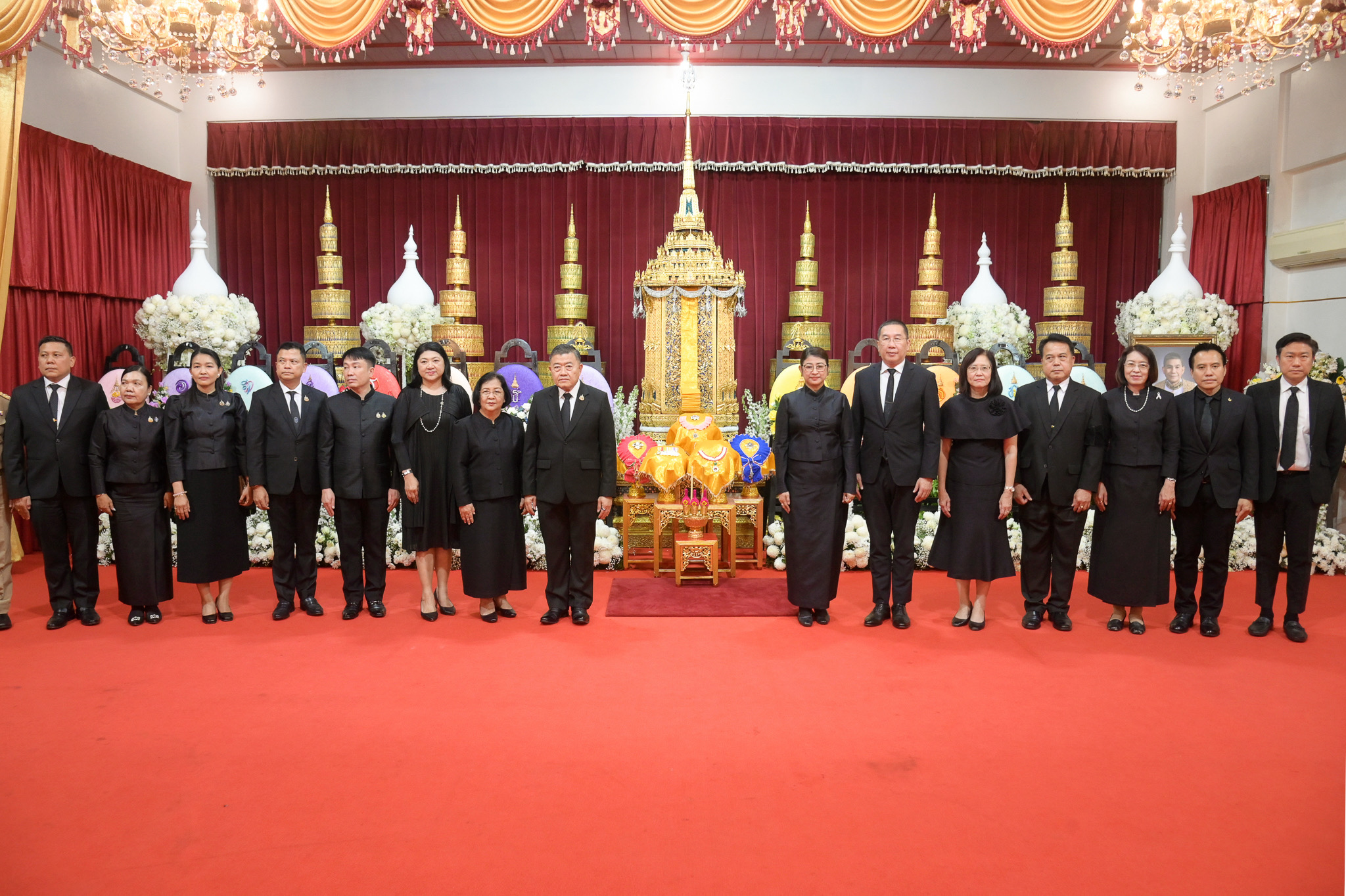 อธิบดีกรมประมง พร้อมด้วยคณะผู้บริหารกรมประมง ร่วมพิธีสวดพระอภิธรรม นายจรัลธาดา กรรณสูต องคมนตรี อดีตปลัดกระทรวงเกษตรและสหกรณ์ และอดีตอธิบดีกรมประมง..คลิก