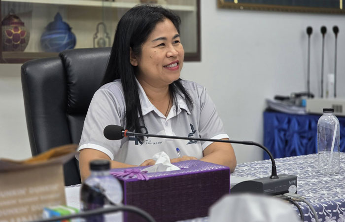 ผู้อำนวยการศูนย์ฯ คุ้งกระเบน ต้อนรับ 