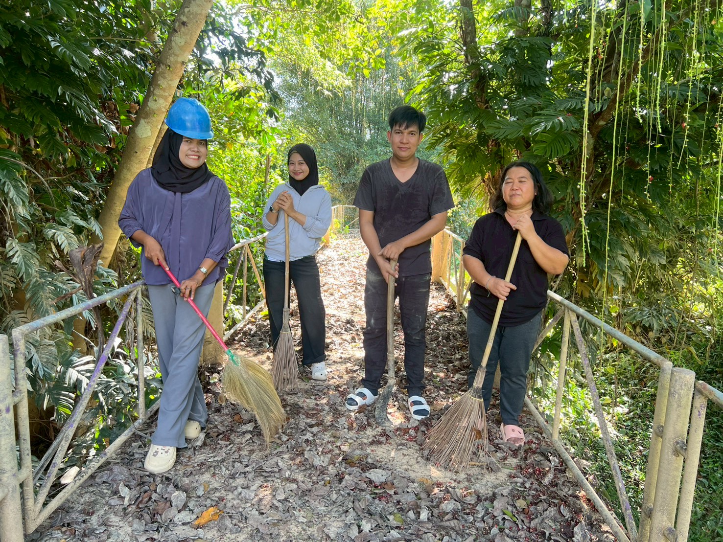 บุคลากรร่วมใจ กิจกรรม Big Cleaning Day 5 ส.  พื้นที่โครงการอนุรักษ์เต่า..คลิก