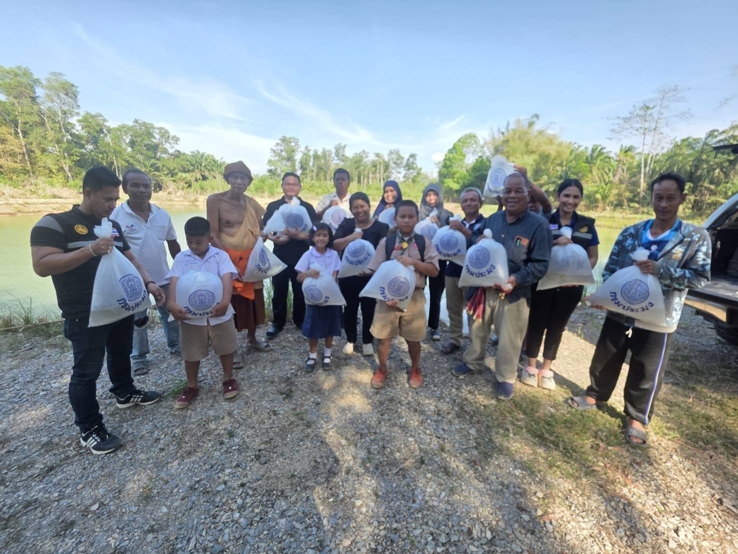 กิจกรรมปล่อยพันธุ์สัตว์น้ำร่วมกับชุมชนสู่คลองละงู..คลิก