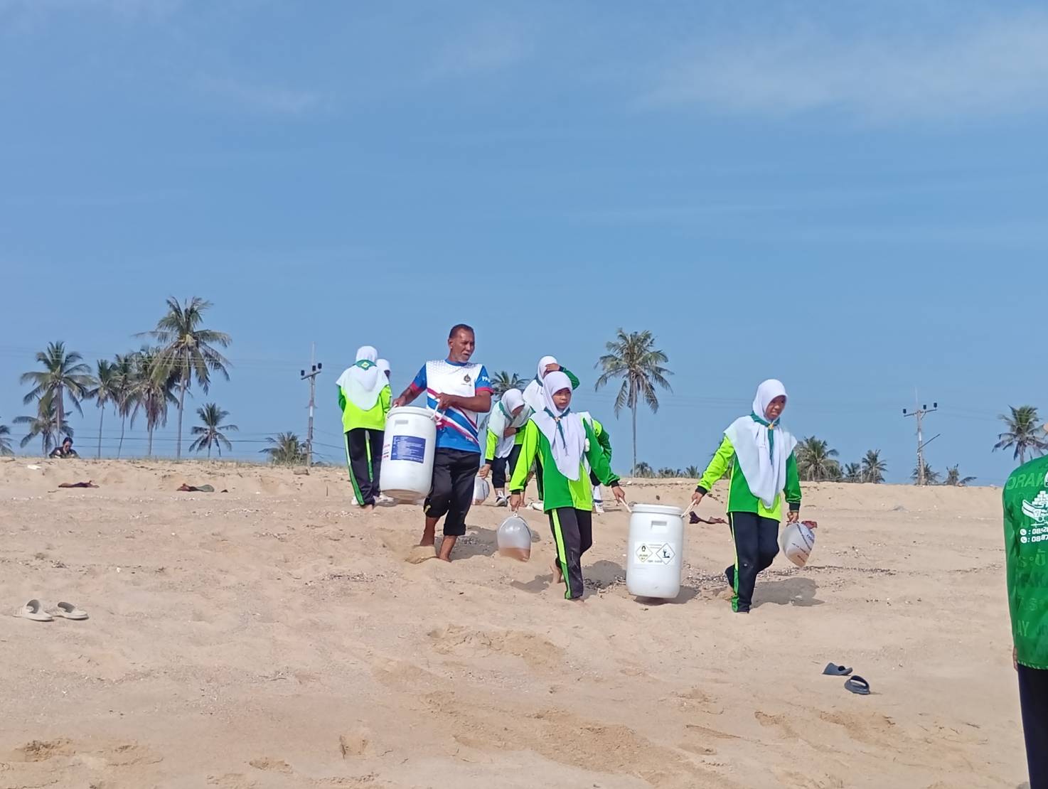 กิจกรรมปล่อยพันธุ์กุ้งแชบ๊วย จำนวน 2,000,000 ตัว  บริเวณหาดท่าสู ต.บ้านน้ำบ่อ อ.ปานาเระ จ.ปัตตานี