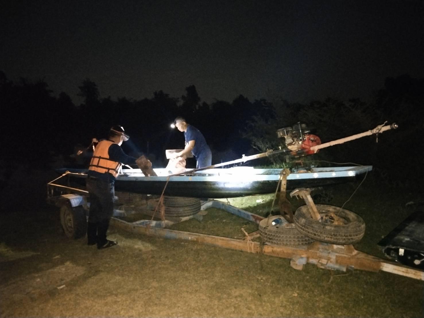 ใช้กระแสไฟฟ้าทำการประมง