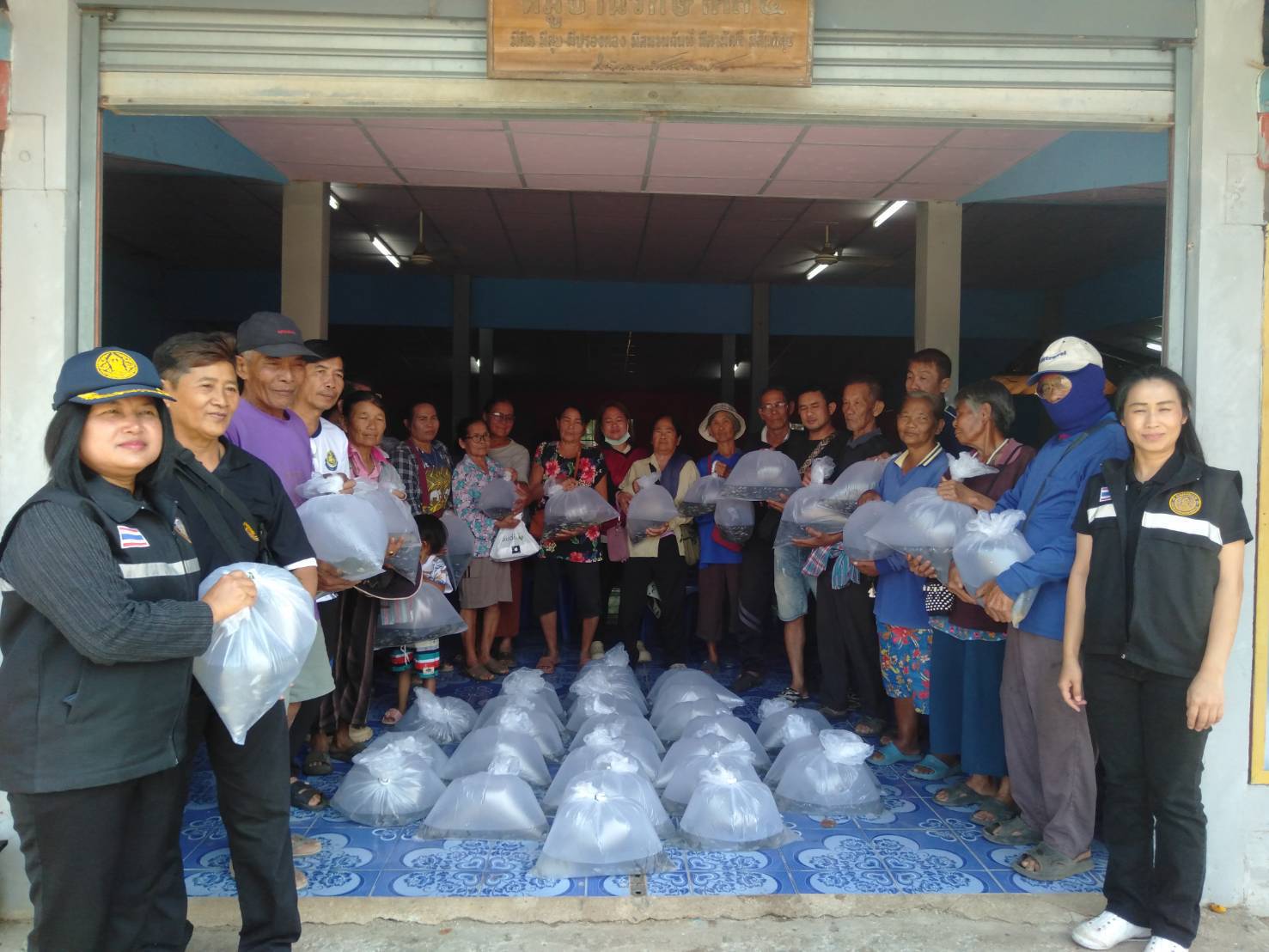 ส่งมอบปัจจัยการผลิต กิจกรรมถ่ายทอดเทคโนโลยีการผลิตด้านการประมง โครงการศูนย์เรียนรู้การเพิ่มประสิทธิภาพ การผลิตสินค้าเกษตร (ศพก.) ประจำปี 2569