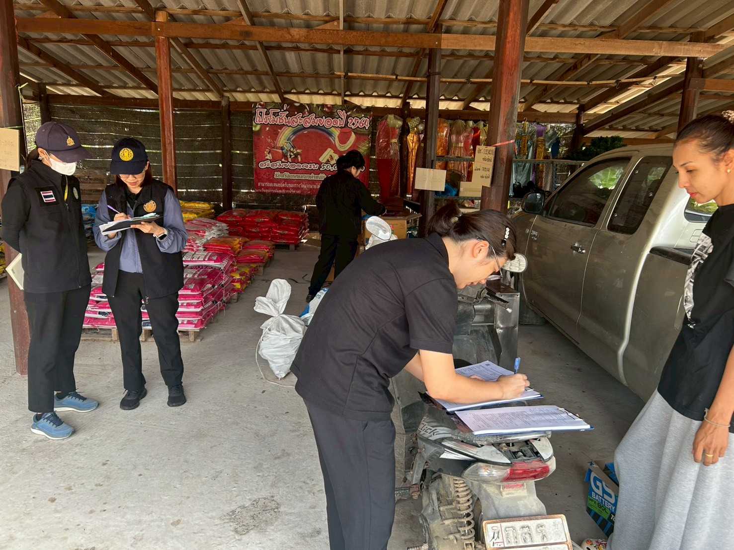 กวอ. ลงพื้นที่ตรวจร้านค้าปัจจัยการผลิตในพื้นที่จังหวัดสมุทรสาคร,เพชรบุรี,ประจวบคีรีขันธ์