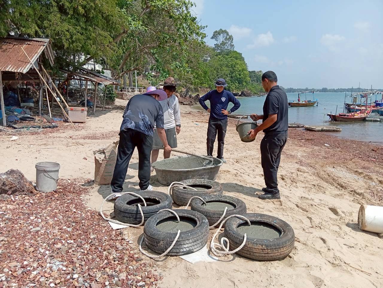 ศูนย์ป้องกันและปราบปรามประมงทะเลระยอง  ปฏิบัติงานโครงการเสริมการมีส่วนร่วมของชุมชนประมง..คลิก