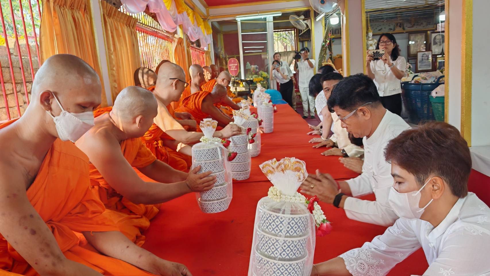 ร่วมทำบุญตักบาตร ในวันมาฆบูชา..คลิก