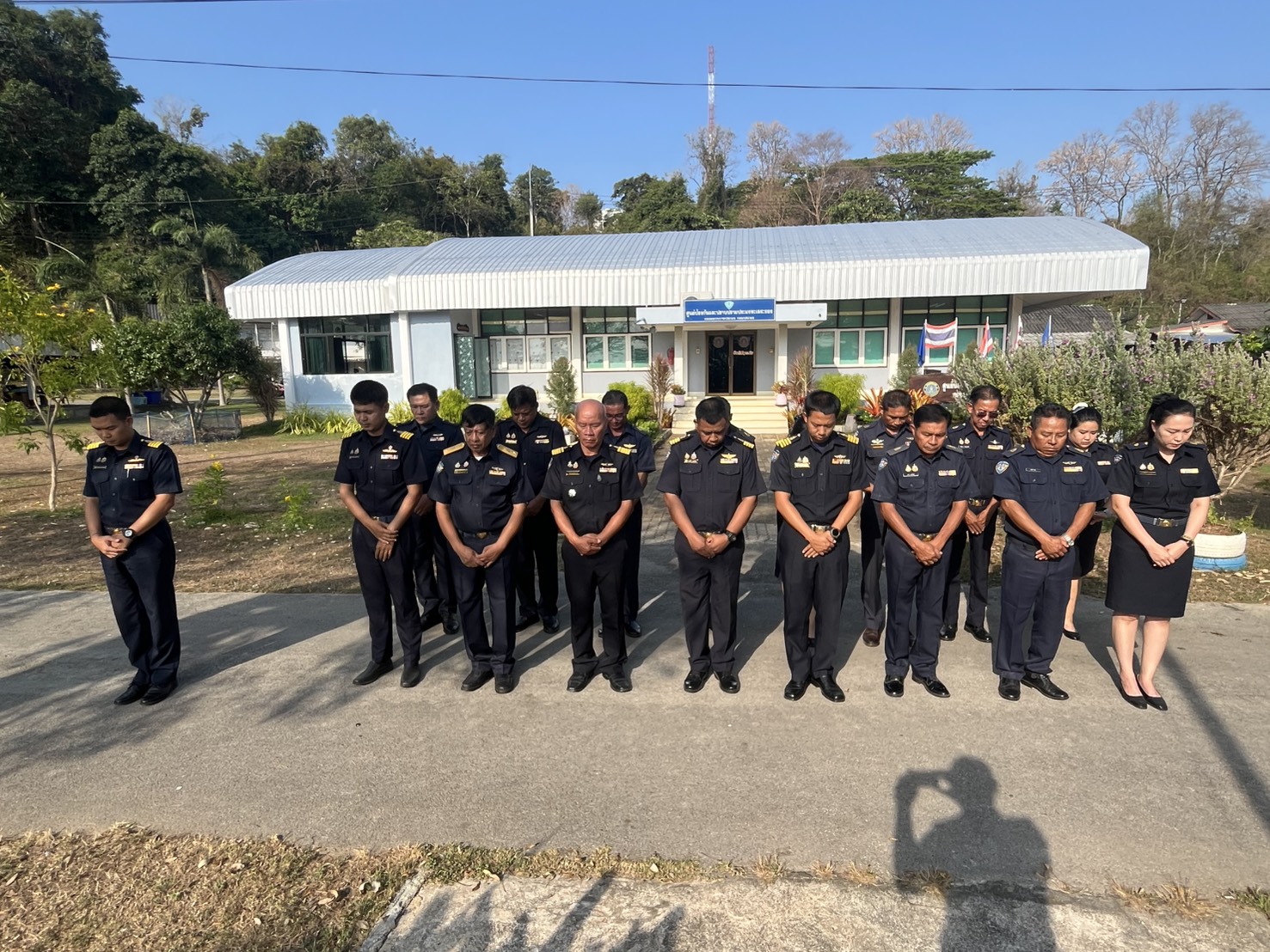 ร่วมกิจกรรมเข้าแถวเคารพธงชาติและสวดมนต์ไหว้พระ..คลิก