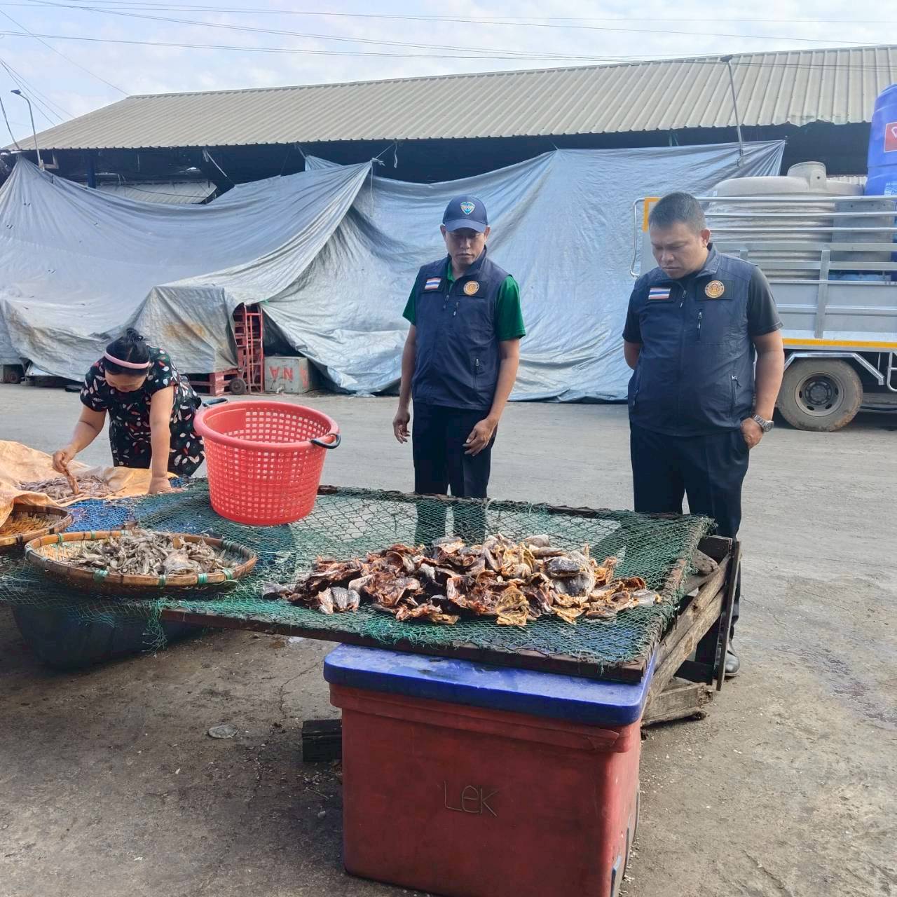 ตรวจสอบความเสี่ยงในพื้นที่ ตลาดรัตนธรรม และตลาดรุ่งทวีทรัพย์ 