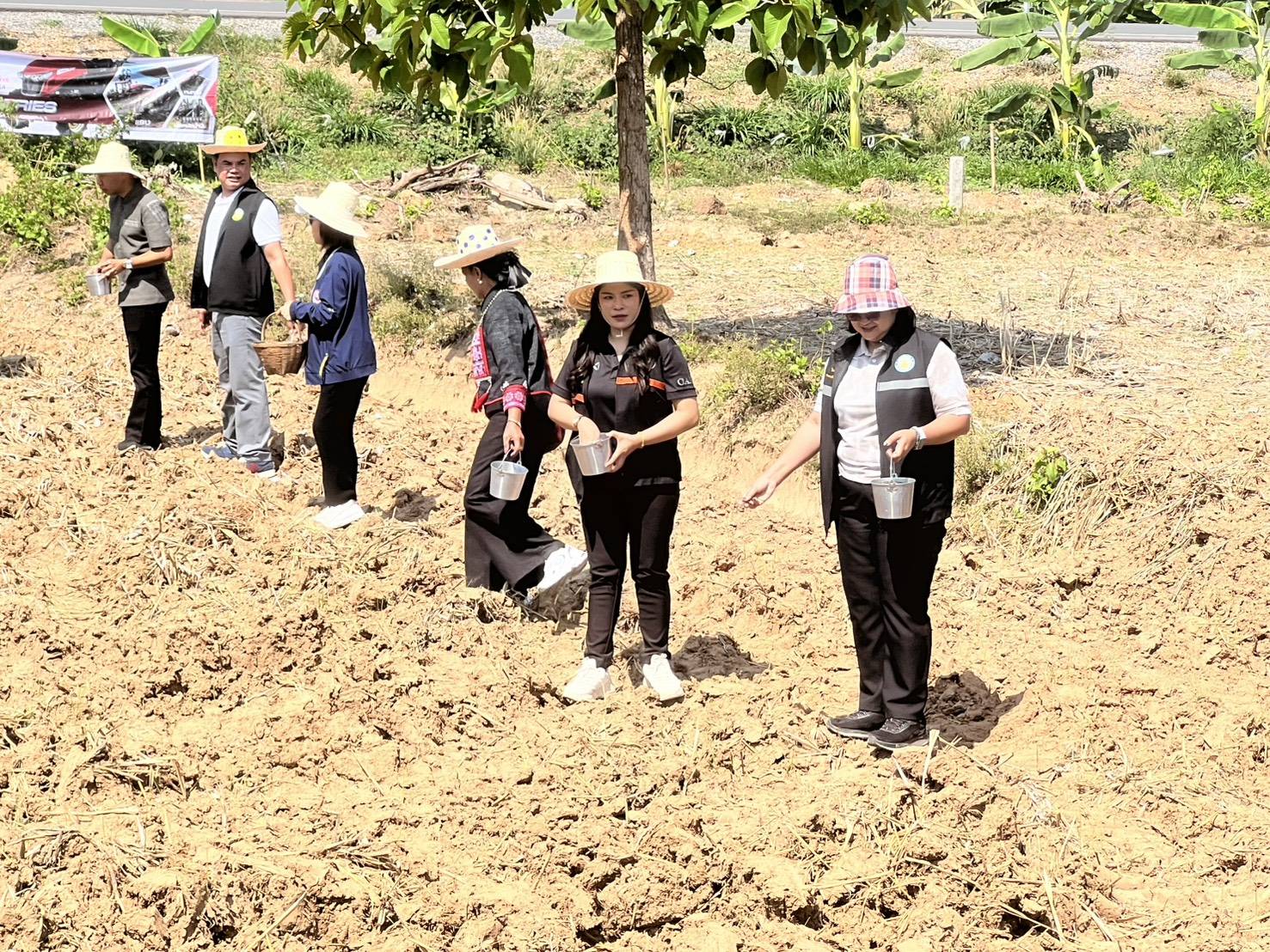 ร่วมกิจกรรมโครงการไถคนละครึ่ง เพื่อส่งเสริมการหยุดเผาในพื้นที่เกษตร 