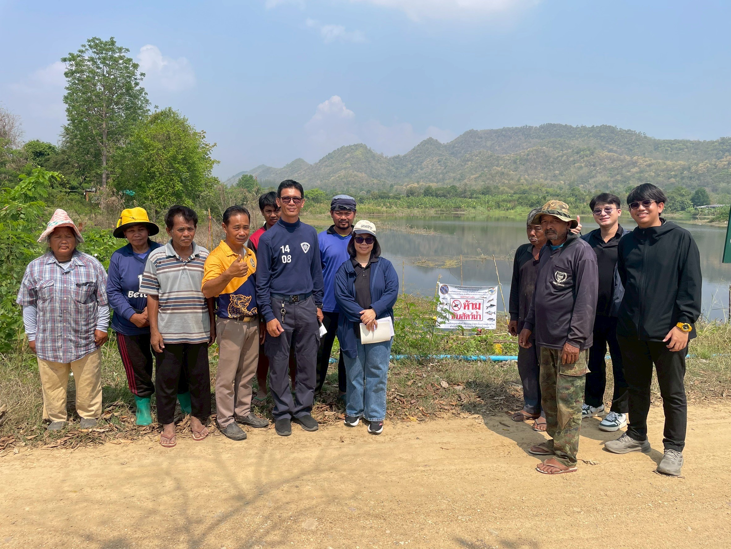 ลงพื้นที่ปฏิบัติราชการ ณ จังหวัดประจวบคีรีขันธ์ และเพชรบุรี ระหว่างวันที่ ระหว่างวันที่ 4-6 มีนาคม 2569  เพื่อซักซ้อมความเข้าใจเกี่ยวกับวิธีการสำรวจและการใช้งานระบบอิเล็กทรอนิกส์สำหรับบันทึกข้อมูลผลผลิตสัตว์น้ำเศรษฐกิจในแหล่งน้ำชุมชน และการลงพื้นที่เพื่อสำรวจและเก็บข้อมูลเกี่ยวกับสภาวะการทำประมงในแหล่งน้ำเป้าหมาย ตามโครงการบริหารจัดการทรัพยากรประมง กิจกรรมบริหารจัดการทรัพยากรประมงน้ำจืด การเพิ่มผลผลิตสัตว์น้ำในแหล่งน้ำชุมชนเพื่อเพิ่มรายได้และลดค่าครองชีพของประชาชน