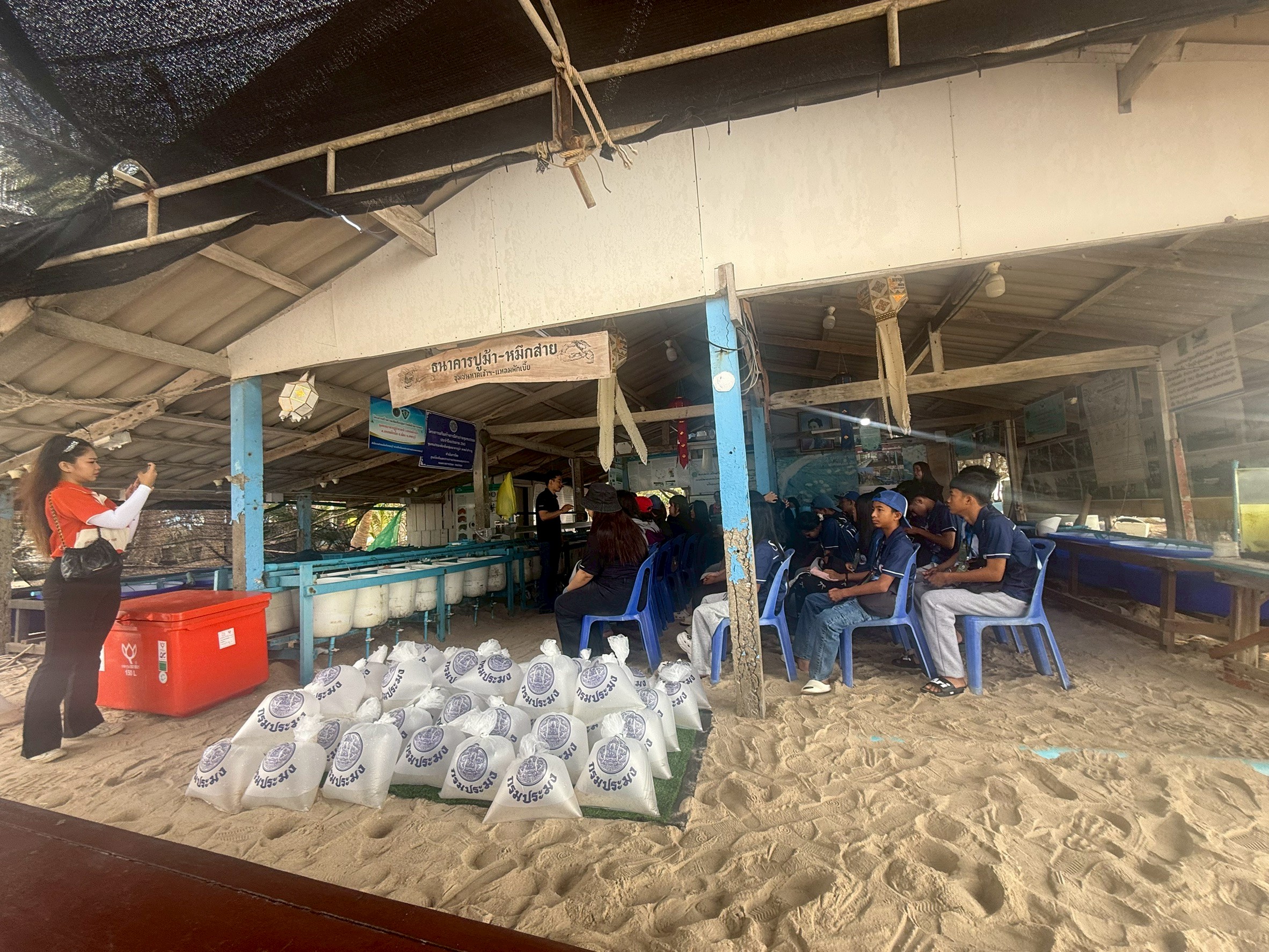 ปล่อยพันธุ์สัตว์น้ำภายใต้แผนงานยุทธศาสตร์การเกษตรสร้างมูลค่า (ปล่อยกุ้งกุลาดำ)..คลิก