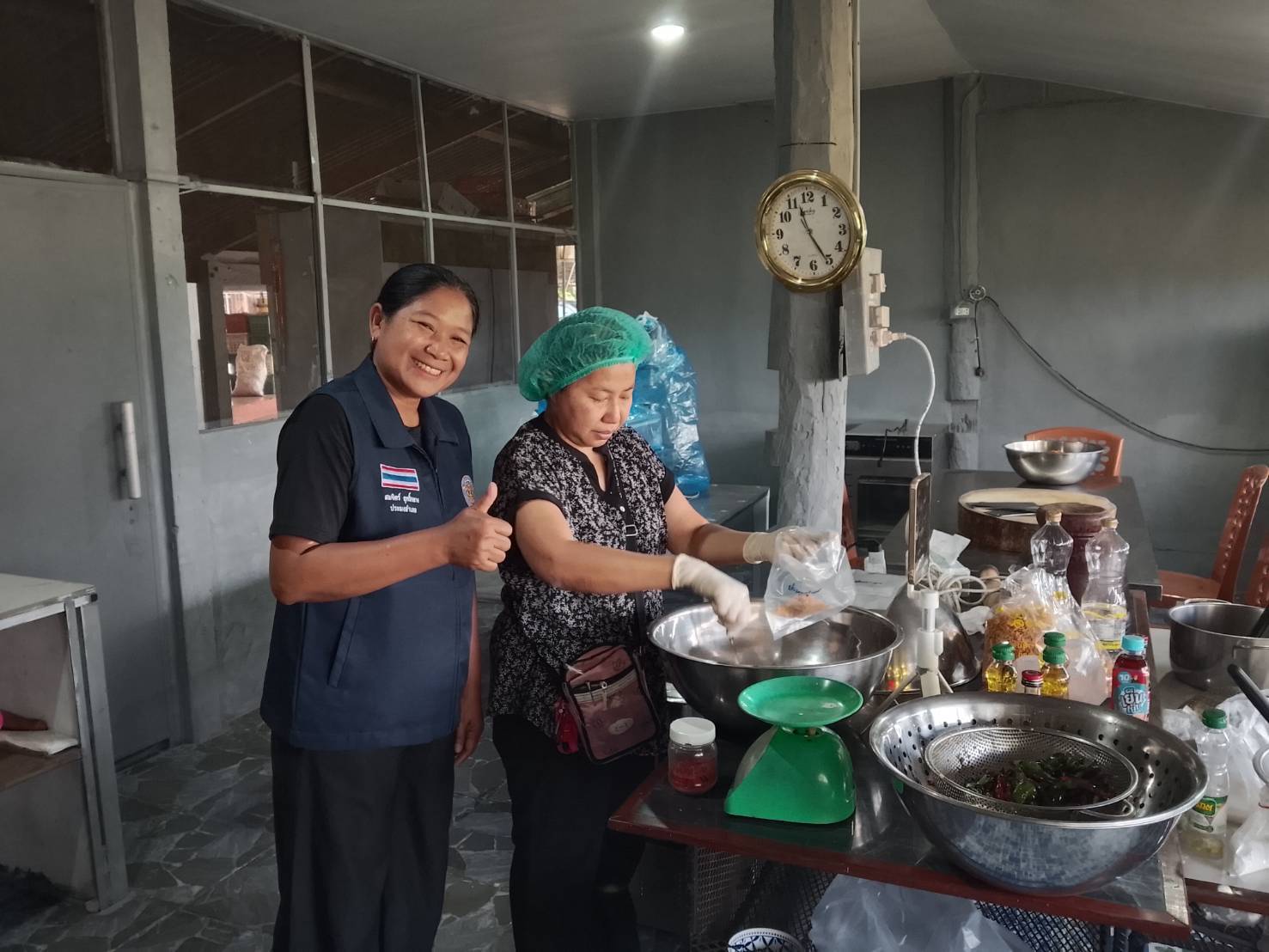 การผลิตผลิตภัณฑ์แปรรูปกลุ่มแปรรูปบ้านตากฟ้า ตำบลซับมะกรูด อำเภอคลองหาด จังหวัดสระแก้ว 