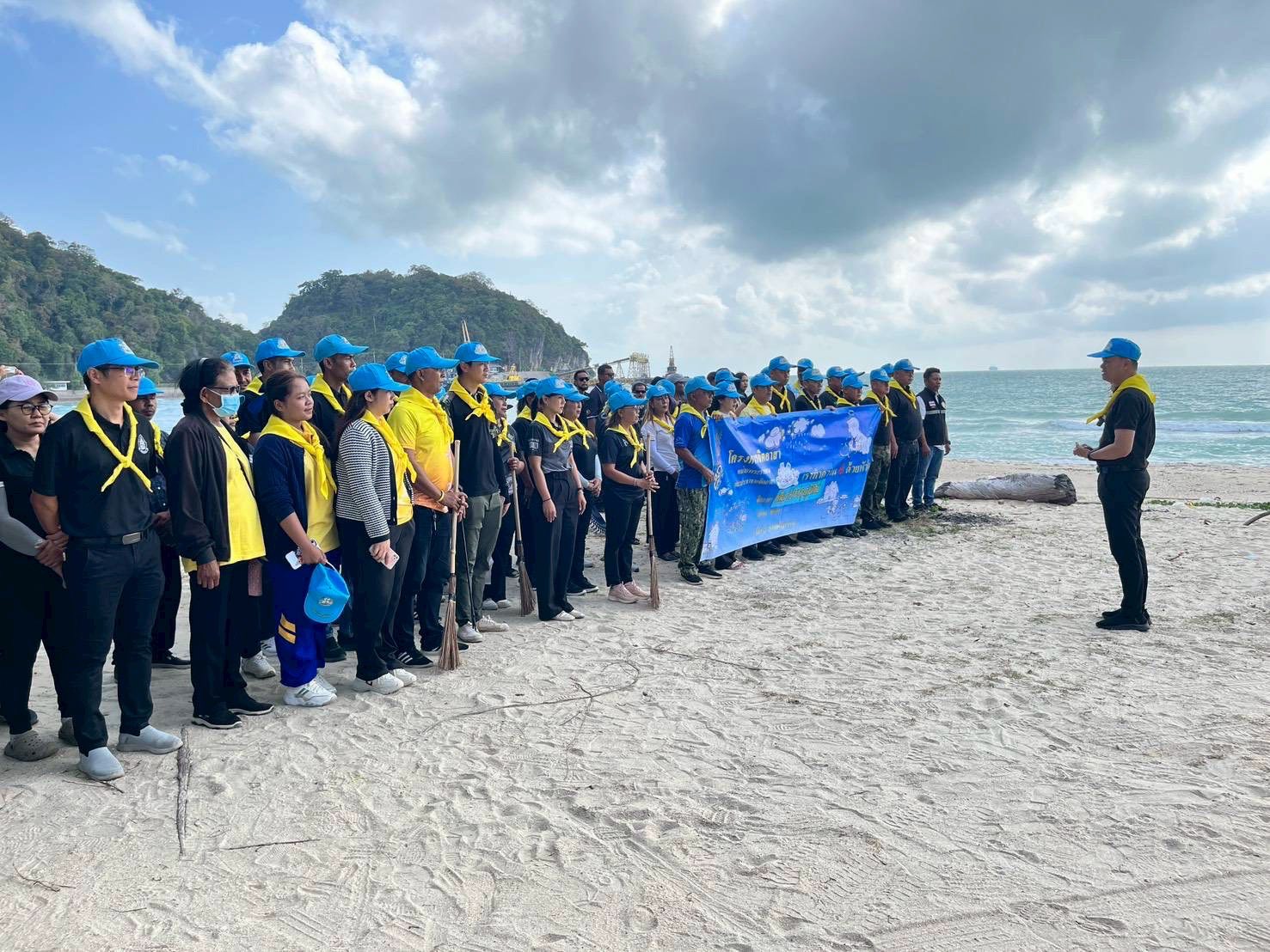 วันที่ 10 มี.ค. 69 เจ้าหน้าที่ศูนย์ควบคุมการแจ้งเรือเข้าออกขนอม พร้อมด้วยเจ้าหน้าที่ชุดสหวิชาชีพ เข้าร่วมกิจกรรมจิตอาสา..คลิก