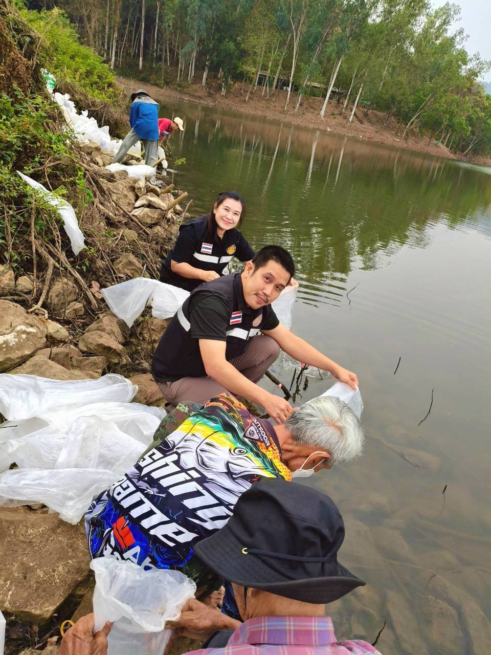 กิจกรรมปล่อยพันธุ์กุ้งก้ามกราม ตามโครงการฟื้นฟูทรัพยากรสัตว์น้ำเศรษฐกิจ (กุ้งก้ามกราม) ในแหล่งน้ำสำคัญ