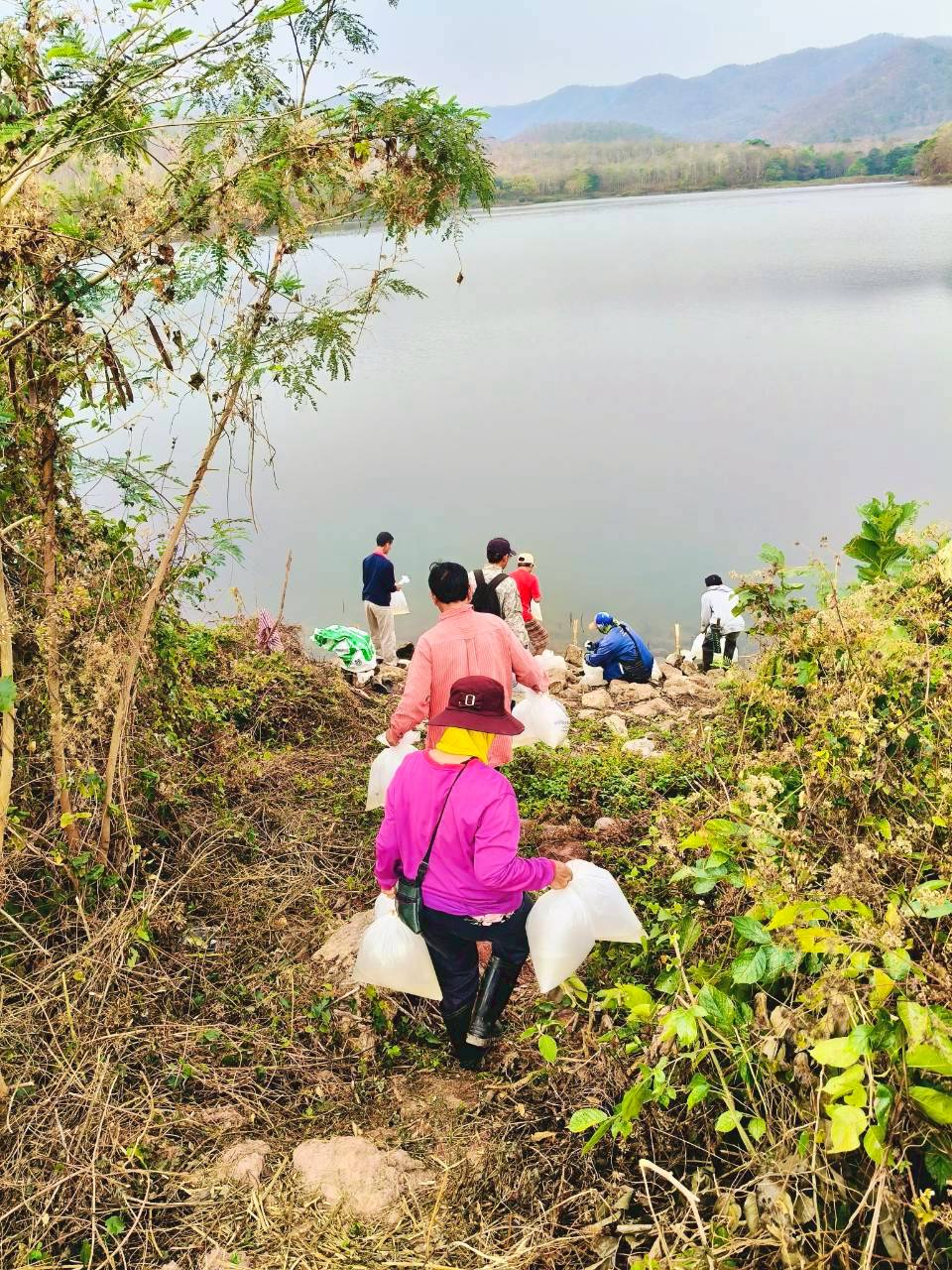 กิจกรรมปล่อยพันธุ์กุ้งก้ามกราม ตามโครงการฟื้นฟูทรัพยากรสัตว์น้ำเศรษฐกิจ (กุ้งก้ามกราม) ในแหล่งน้ำสำคัญ