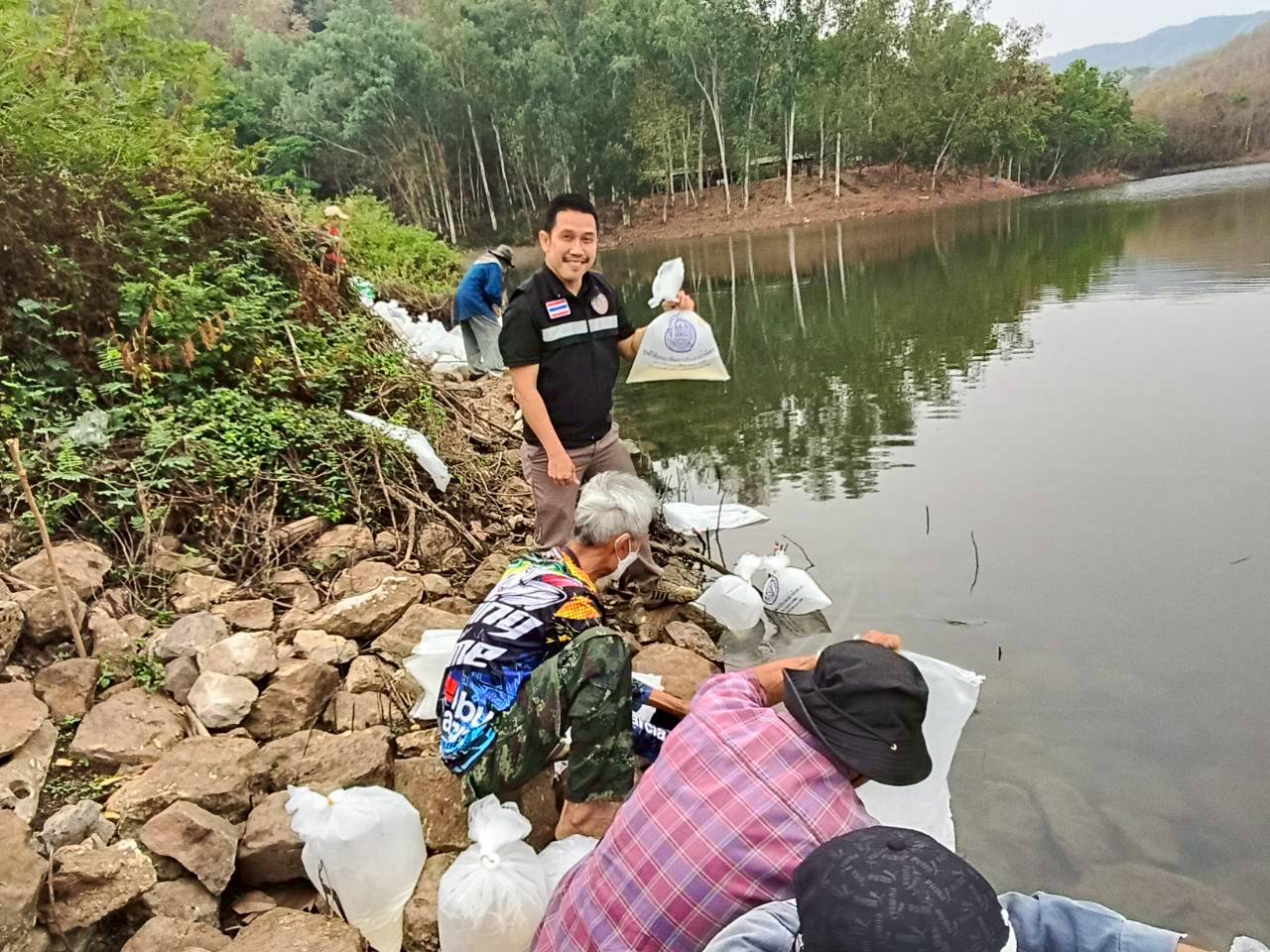 กิจกรรมปล่อยพันธุ์กุ้งก้ามกราม ตามโครงการฟื้นฟูทรัพยากรสัตว์น้ำเศรษฐกิจ (กุ้งก้ามกราม) ในแหล่งน้ำสำคัญ