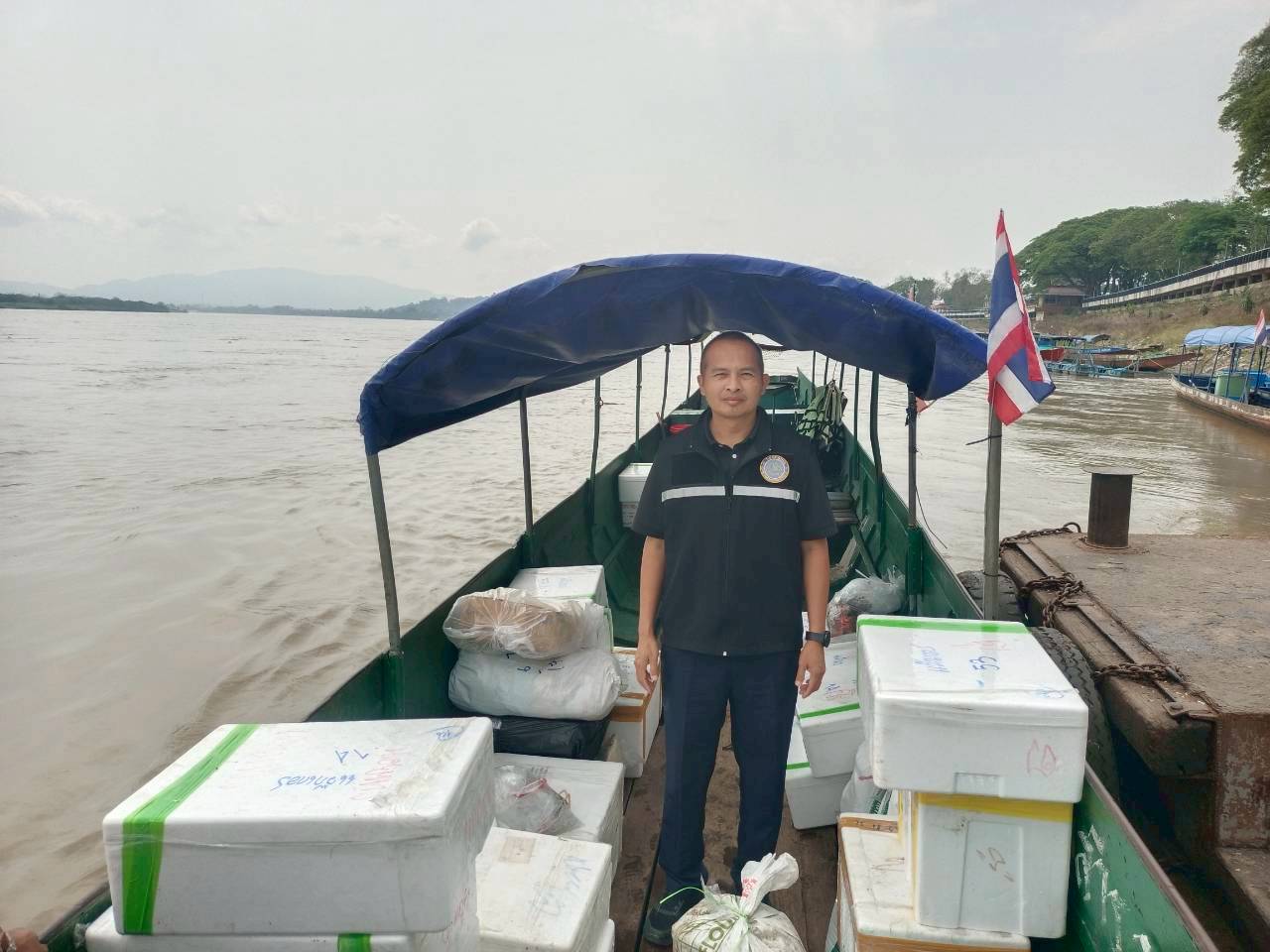 เจ้าหน้าที่ศูนย์บริหารจัดการด่านตรวจประมงเขต 1 (เชียงราย) ตรวจสอบสินค้าประมงส่งออกไปยัง สปป.ลาว เมียนมา และจีน..คลิก