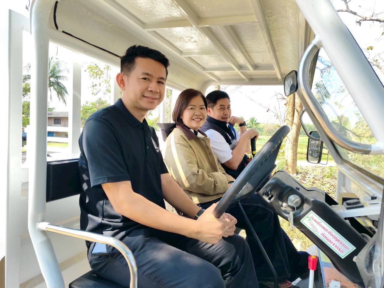 นางสาวศิราณี งอยจันทร์ศรี ผู้อำนวยการกองวิจัยและพัฒนาประมงน้ำจืด เข้าตรวจเยี่ยมศูนย์วิจัยและพัฒนาประมงน้ำจืดเลย..คลิก