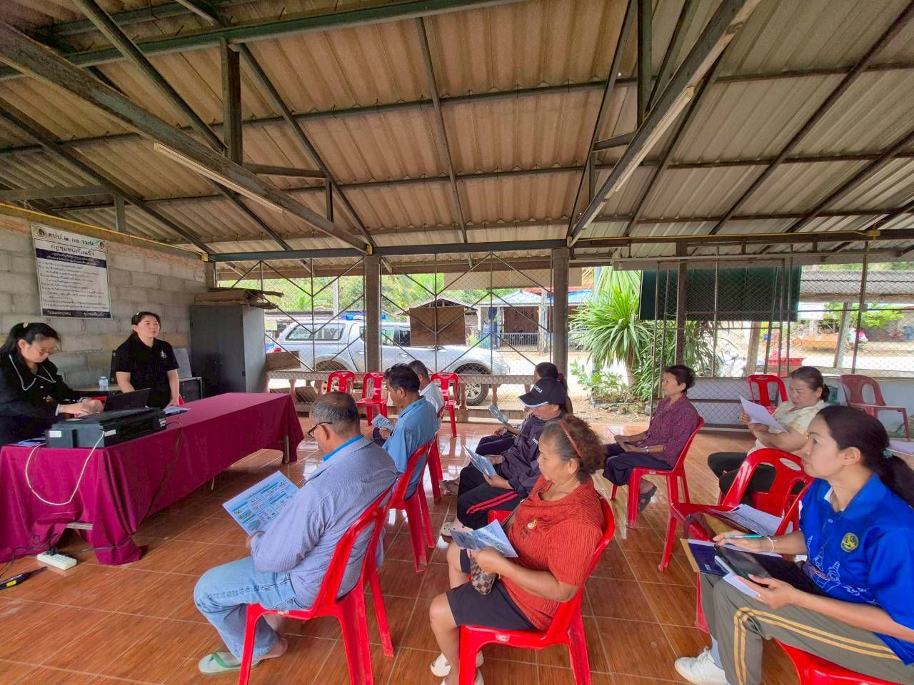 ถ่ายทอดองค์ความรู้เรื่องการเลี้ยงกุ้งฝอยในบ่อซีเมนต์ ให้แก่กลุ่มองค์กรชุมชนประมงท้องถิ่น กลุ่มวิสาหกิจชุมชนการท่องเที่ยวร้อยแก่งพันเกาะ