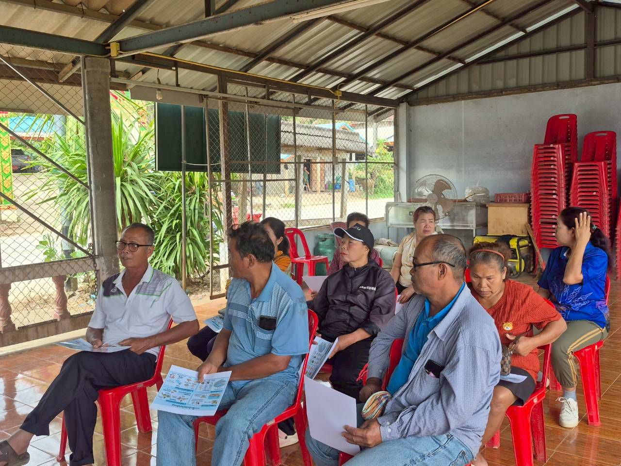 ถ่ายทอดองค์ความรู้เรื่องการเลี้ยงกุ้งฝอยในบ่อซีเมนต์ ให้แก่กลุ่มองค์กรชุมชนประมงท้องถิ่น กลุ่มวิสาหกิจชุมชนการท่องเที่ยวร้อยแก่งพันเกาะ