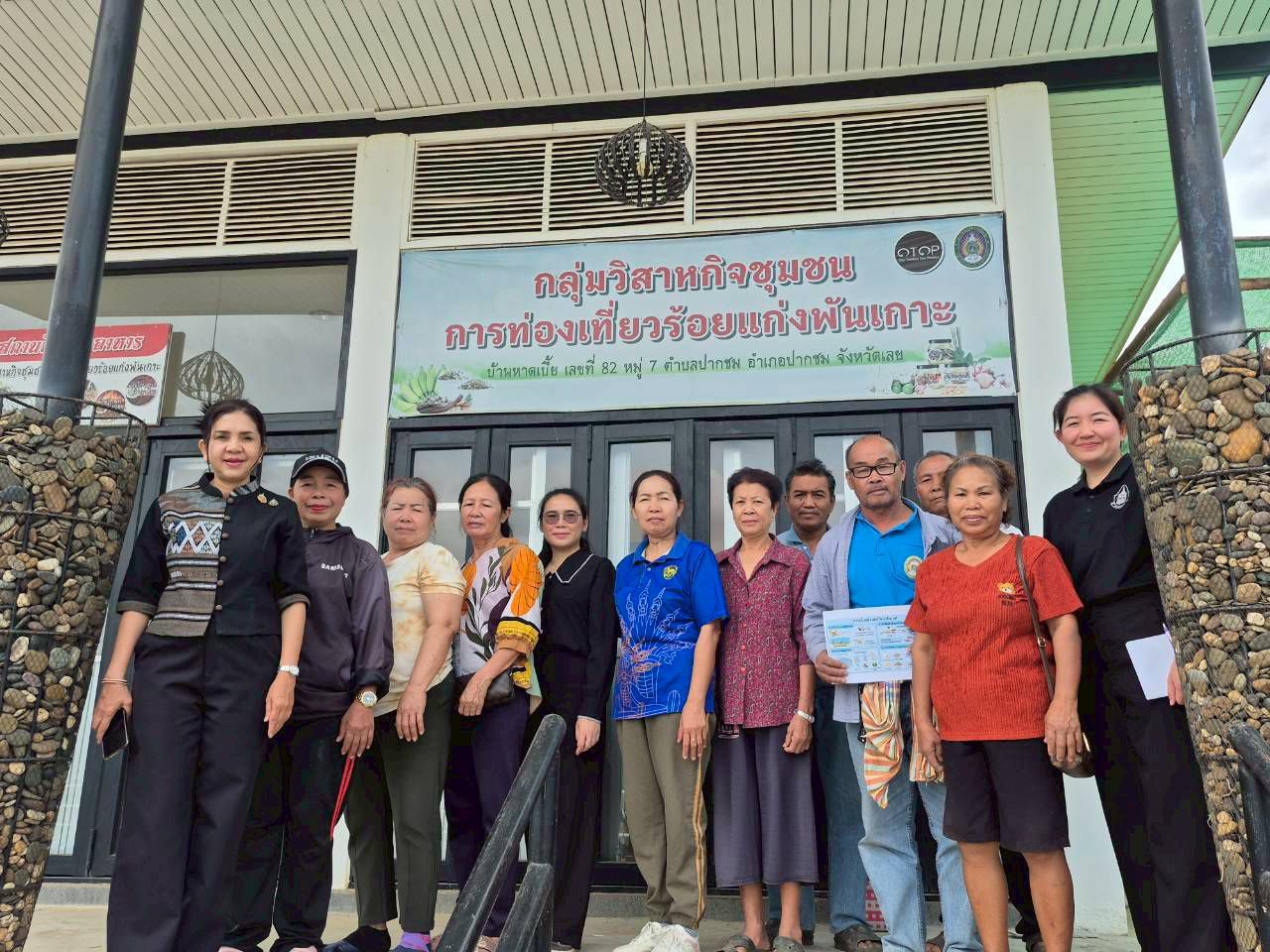 ถ่ายทอดองค์ความรู้เรื่องการเลี้ยงกุ้งฝอยในบ่อซีเมนต์ ให้แก่กลุ่มองค์กรชุมชนประมงท้องถิ่น กลุ่มวิสาหกิจชุมชนการท่องเที่ยวร้อยแก่งพันเกาะ