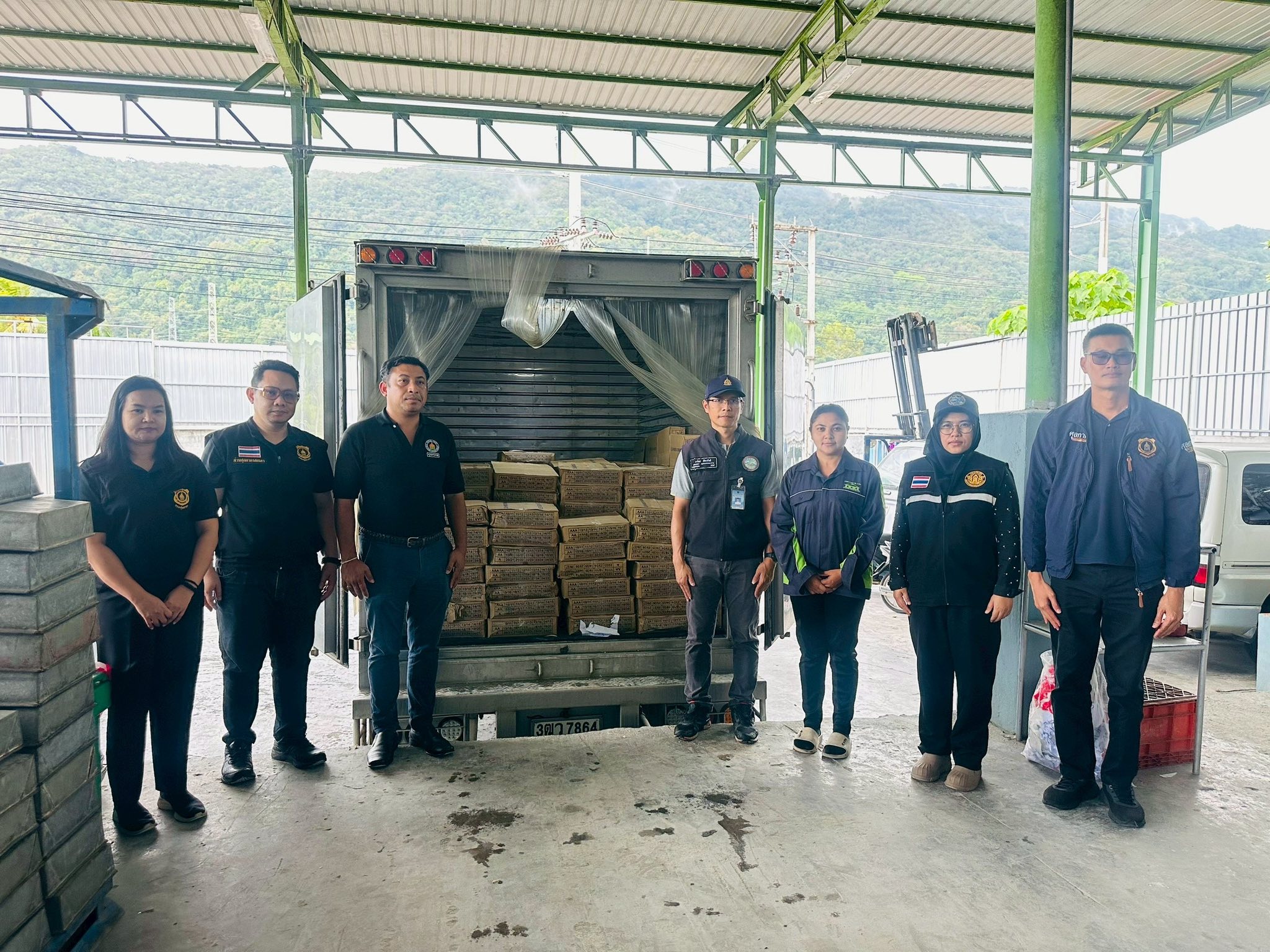 วันที่ 13 มีนาคม 2569 เวลา 11.00 น. นายอนุชา ศรีทองฉิม มอบหมายให้นายมาโนช อัจนากิตติ หัวหน้าศูนย์ควบคุมการแจ้งเรือเข้าออกขนอม พร้อมด้วยเจ้าหน้าที่ศูนย์ฯ เข้าร่วมการตรวจรับสินค้าถูกอายัด..คลิก