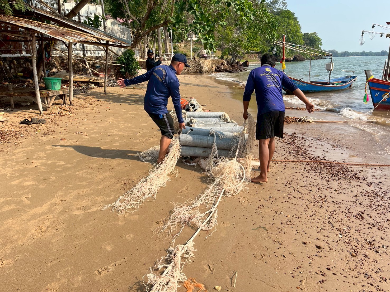 ศูนย์ป้องกันและปราบปรามประมงทะเลระยอง  ปฏิบัติงานโครงการเสริมการมีส่วนร่วมของชุมชนประมง..คลิก