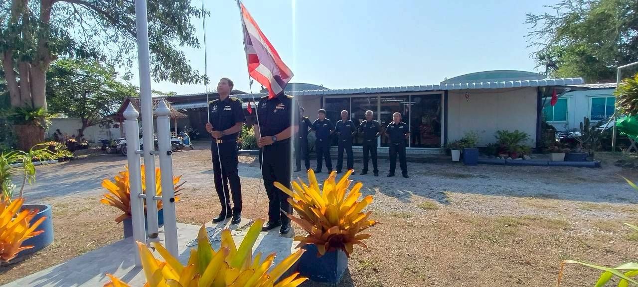 “นปท.บางสะพานฯ เข้าแถวเคารพธงชาติ สวดมนต์ไหว้พระ เพื่อความเป็นศิริมงคล”