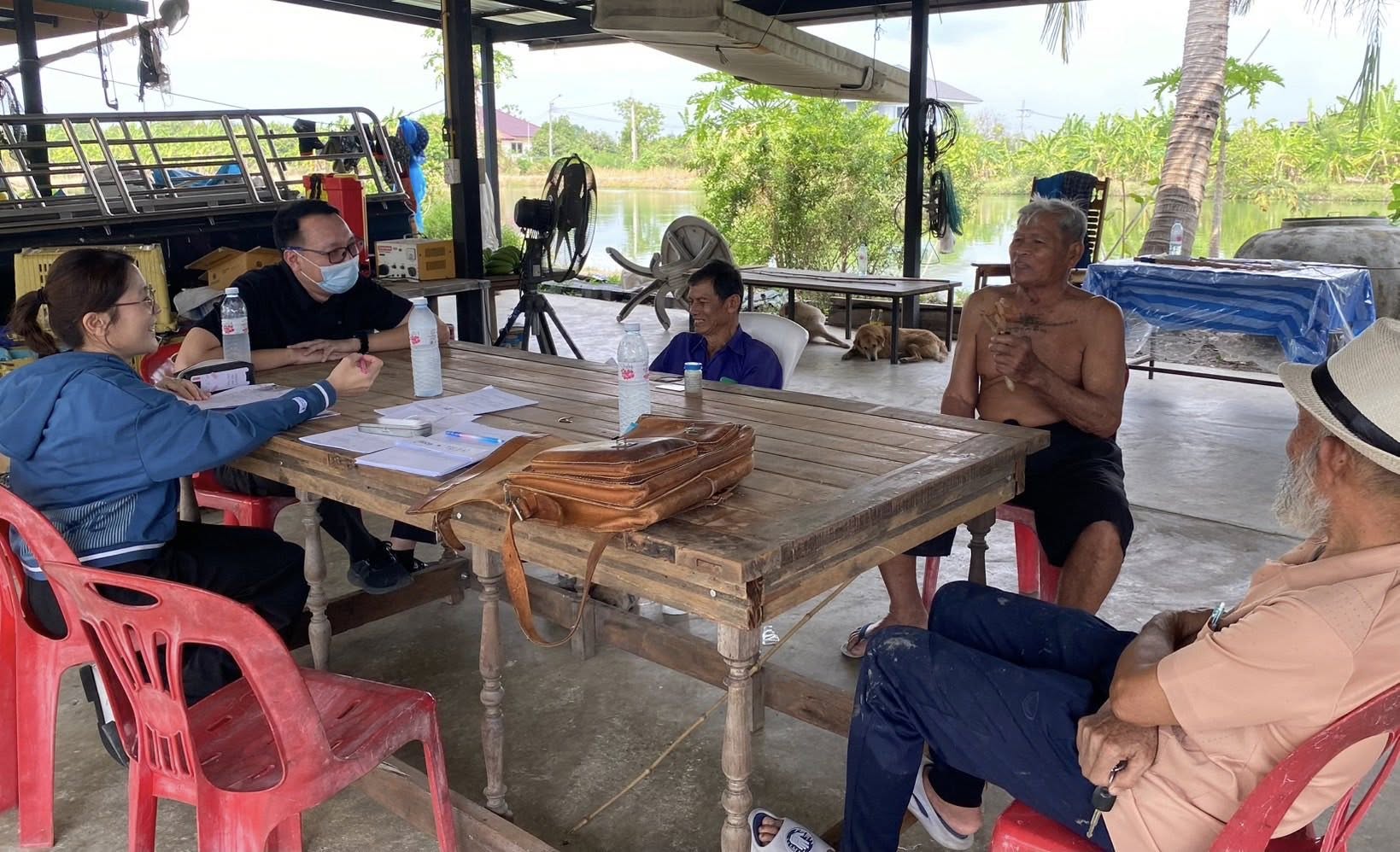 สำนักงานประมงพื้นที่กรุงเทพมหานคร ลงพื้นที่ให้บริการด้านการประมงแก่เกษตรกรในพื้นที่รับผิดชอบ