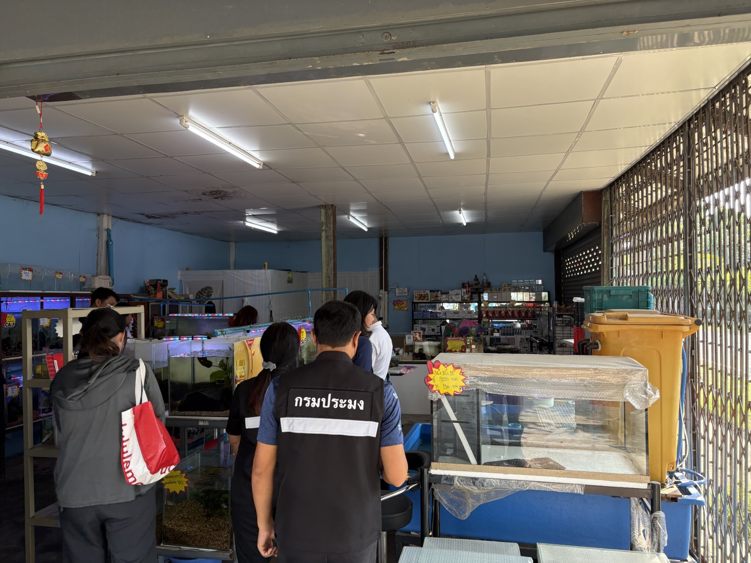 ลงพื้นที่ตรวจเยี่ยม ประชาสัมพันธ์ ร้านจำหน่ายปลาสวยงาม