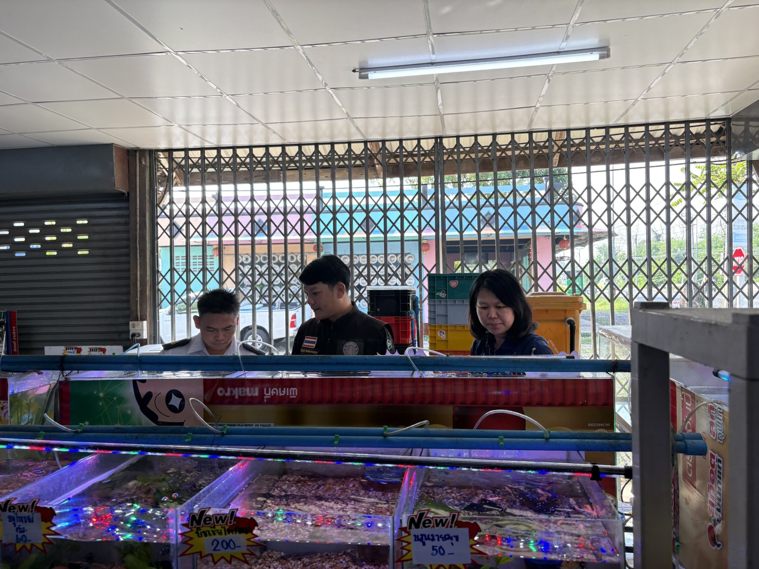 ลงพื้นที่ตรวจเยี่ยม ประชาสัมพันธ์ ร้านจำหน่ายปลาสวยงาม