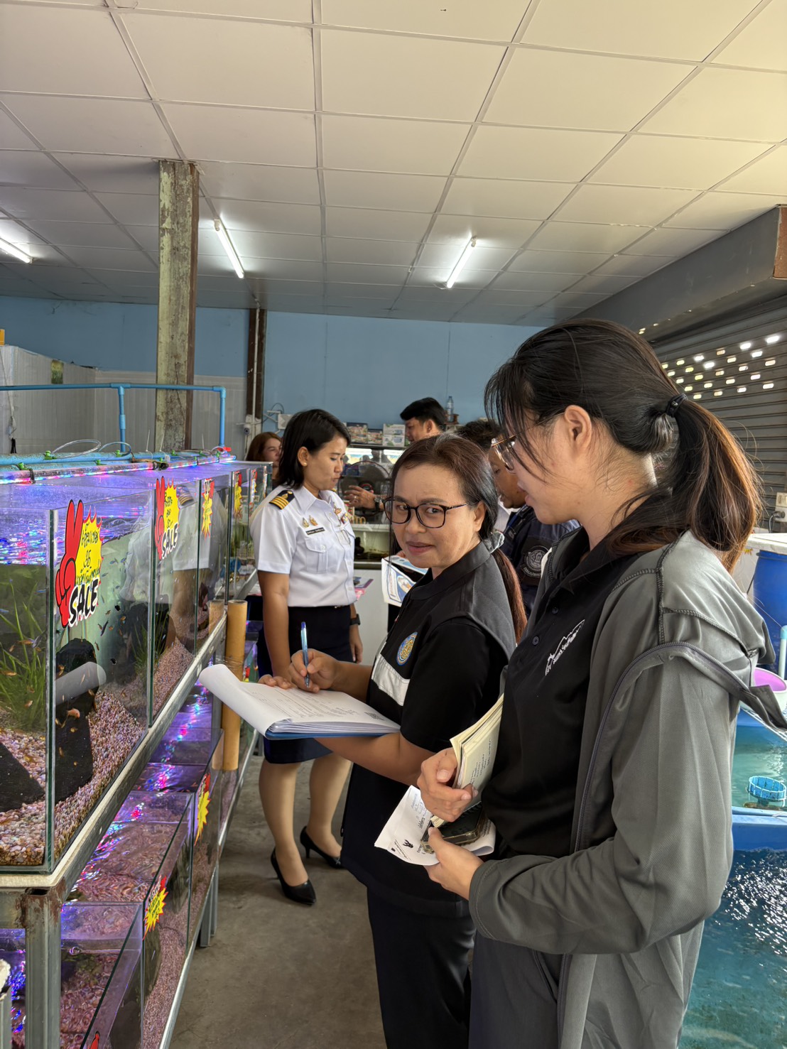 ลงพื้นที่ตรวจเยี่ยม ประชาสัมพันธ์ ร้านจำหน่ายปลาสวยงาม