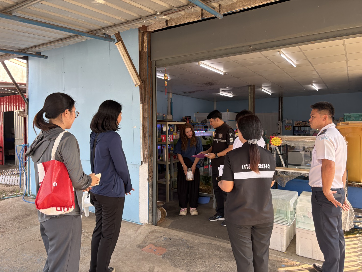 18 มีนาคม 2569 ลงพื้นที่ตรวจเยี่ยม ประชาสัมพันธ์ ร้านจำหน่ายปลาสวยงามต