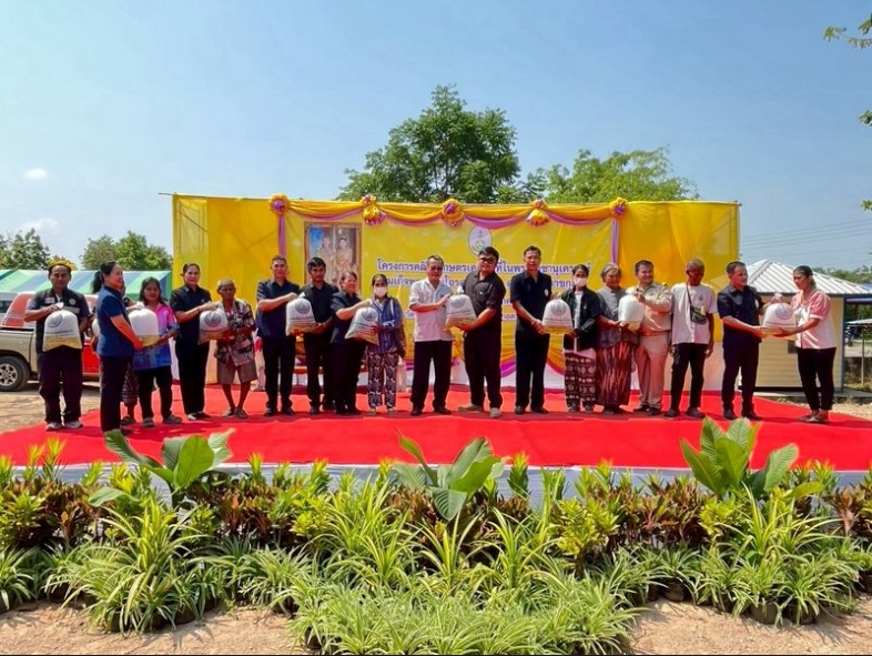 เข้าร่วมพิธีเปิดโครงการคลินิกเกษตรเคลื่อนที่ในพระราชานุเคราะห์ สมเด็จพระบรมโอรสาธิราชฯ สยามมกุฎราชกุมาร..คลิก