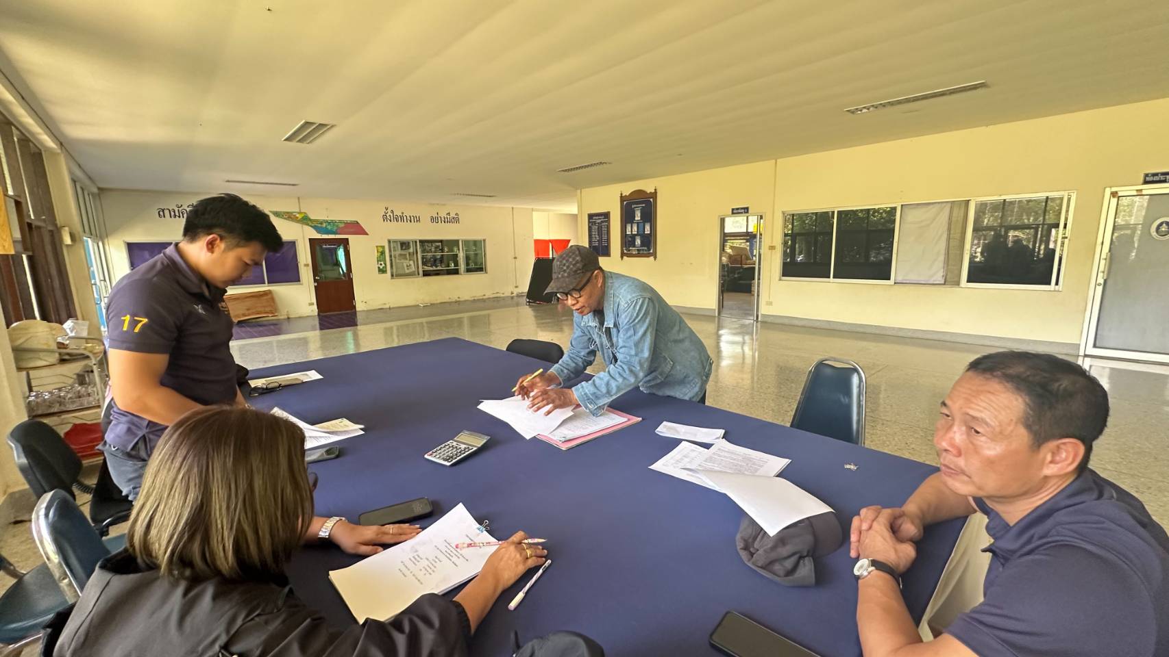 คณะกรรมการตรวจรับพัสดุ ร่วมเข้าการตรวจรับพัสดุ โครงการ ปรับปรุงอาคารบ้านพัก