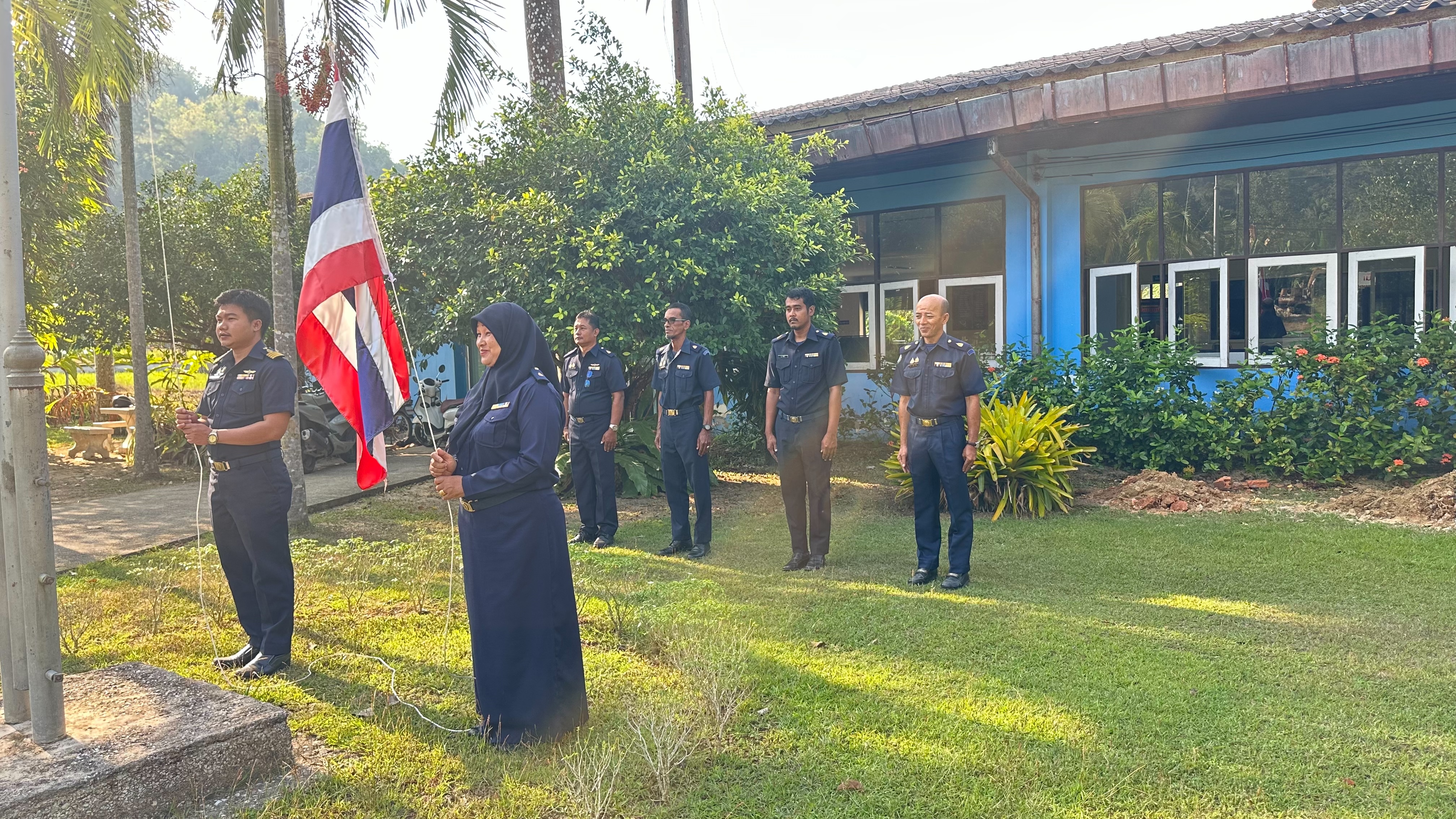 ภาพกิจกรรม เข้าแถวเคารพธงชาติ..คลิก