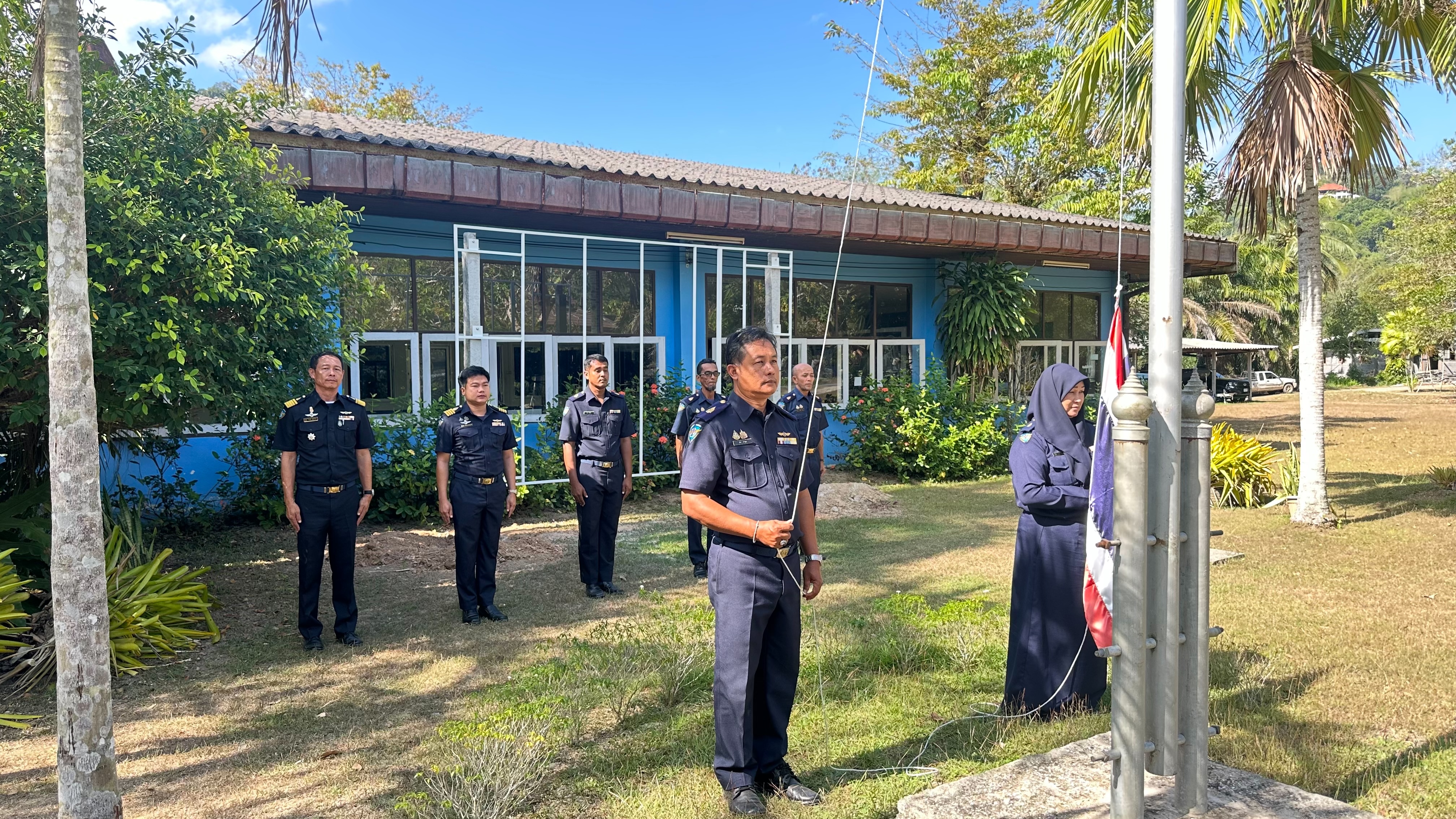 เข้าแถวเคารพธงชาติ..คลิก