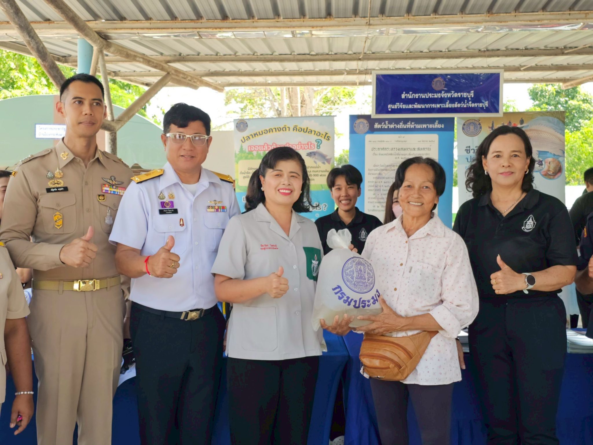 ร่วมกิจกรรมออกให้บริการประชาชนในโครงการปกป้องและเชิดชูสถาบันพระมหากษัตริย์และหน่วยบำบัดทุกข์บำรุงสุขสร้างรอยยิ้มให้ประชาชนจังหวัดราชบุรี (จังหวัดเคลื่อนที่) อำเภอบ้านคา..คลิก