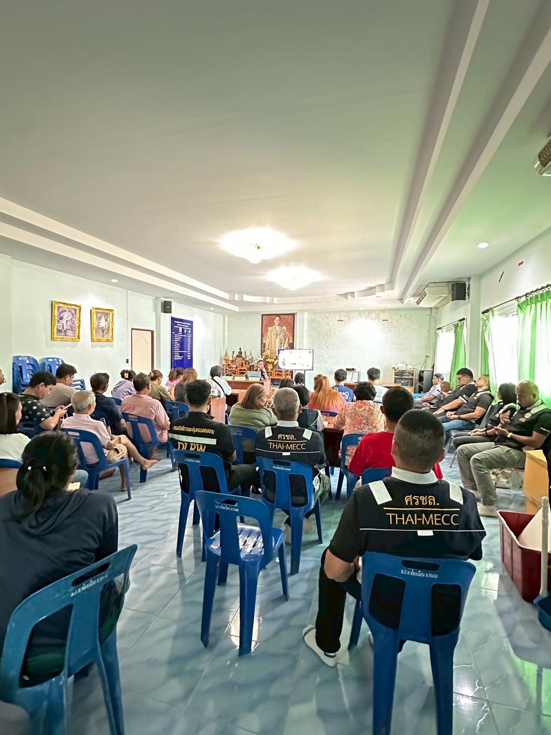 วันที่ 24 มี.ค. 69 นายมาโนช อัจนากิตติ หัวหน้าศูนย์ควบคุมการแจ้งเรือเข้าออกขนอม จัดประชุมเจ้าของเรือประมง ผู้ควบคุมเรือประมง และผู้ประกอบการท่าเทียบเรือประมง