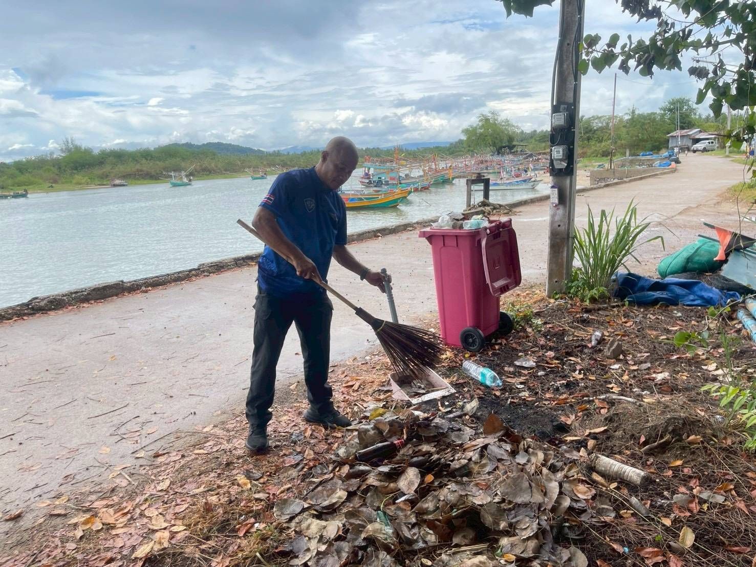 “พัฒนาหน่วยฯ ปรับปรุงภูมิทัศน์บริเวณหน่วยฯ” 