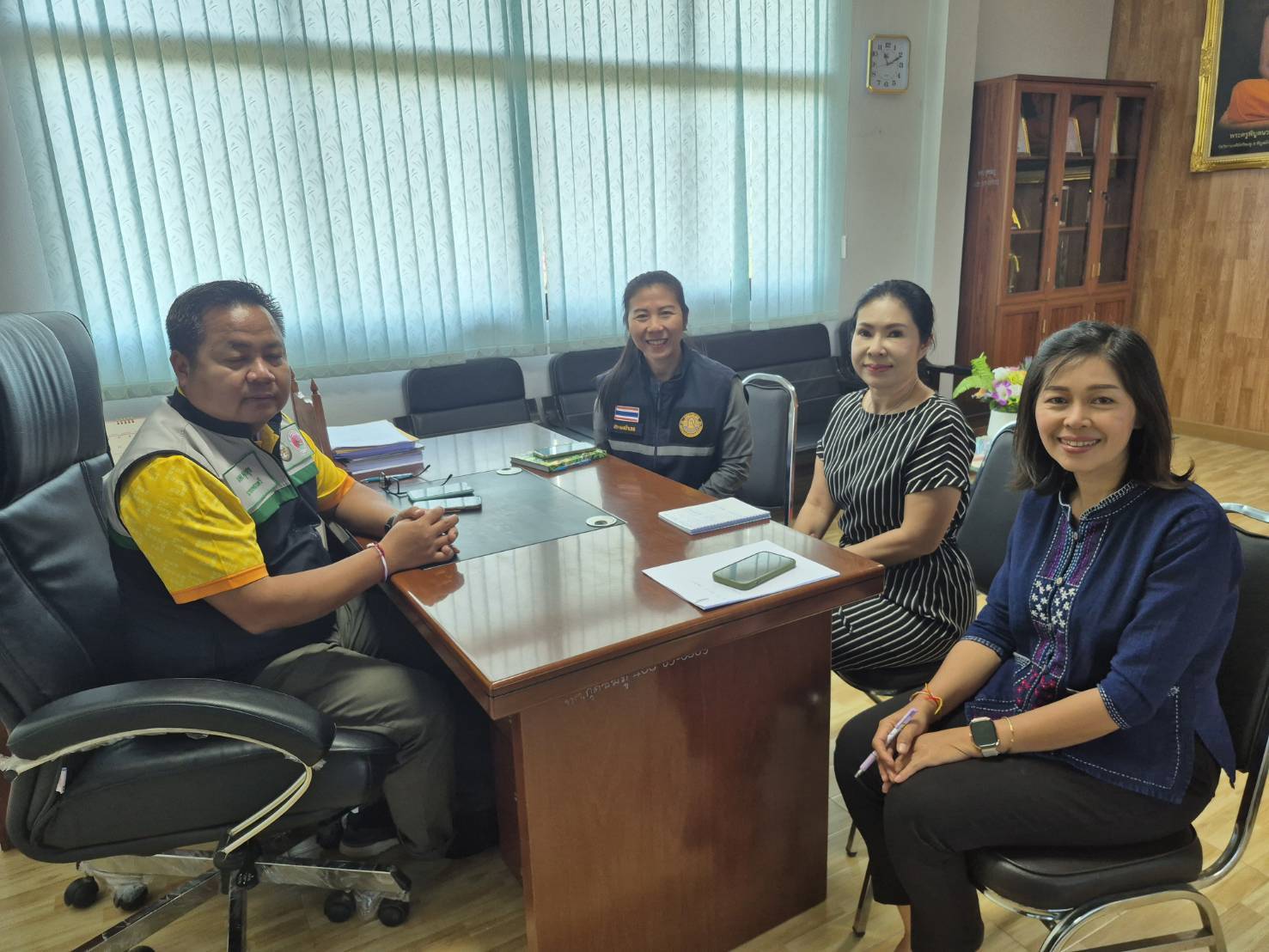 ประมงอำเภอพิบูลมังสาหาร เข้าพบนายมงคล ศุภสุข นายกเทศมนตรีตำบลกุดชมภู และคณะ เพื่อหารือการจัดพิธีปล่อยพันธุ์สัตว์น้ำ เนื่องในโอกาสมหามงคลวันเฉลิมพระชนมพรรษาสมเด็จพระนางเจ้าสุทิดา พัชรสุธาพิมลลักษณ พระบรมราชินี ประจำปีพุทธศักราช 2569