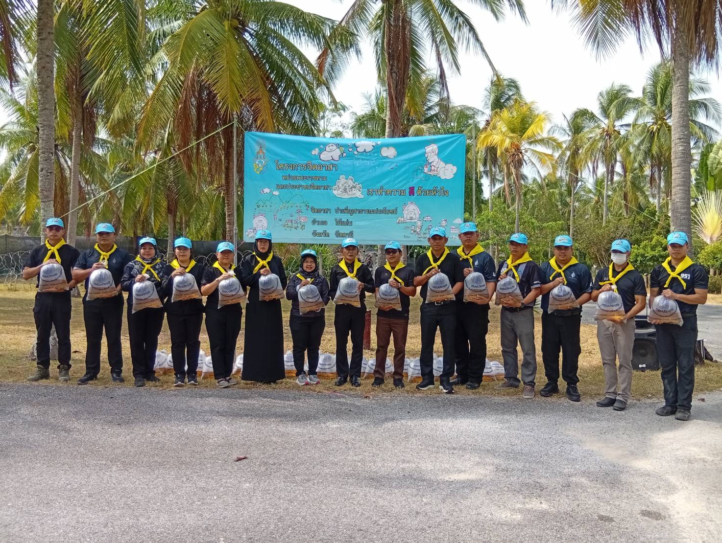 กิจกรรมปล่อยพันธุ์กุ้งกุลาดำ จำนวน 200,000 ตัว  บริเวณพลับพลารวมใจประชาบ้านละเวง ต.ดอนทราย อ.ไม้แก่น จ.ปัตตานี