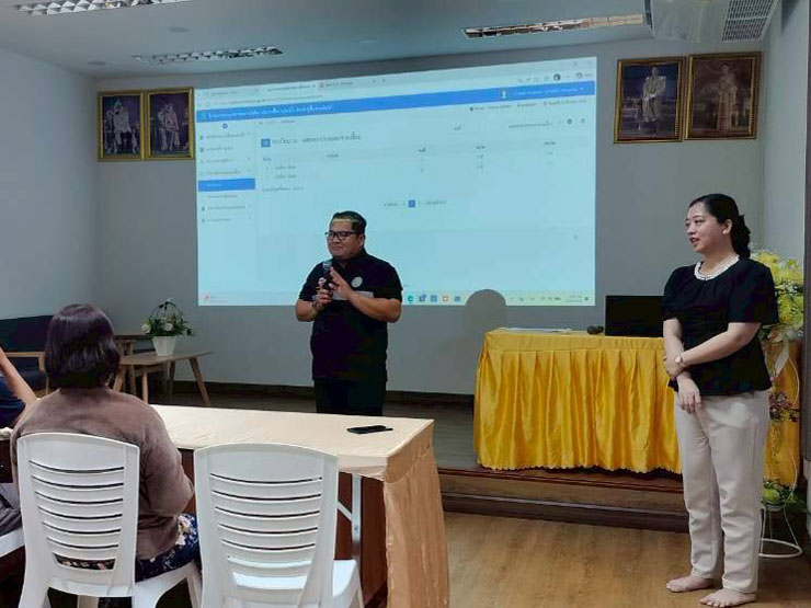 ผอ.ศพช.ฉะเชิงเทรา พร้อมด้วยข้าราชการและเจ้าหน้าที่ศูนย์ฯ เข้าร่วมประชุมชี้แจงการใช้งานระบบโปรแกรมประยุกต์การออกหนังสือกำกับการซื้อขายสัตว์น้ำ (ระบบโปรแกรม APD) ครั้งที่ ๔ ณ ห้องประชุมโรงพยาบาลส่งเสริมสุขภาพตำบลบางกระเจ็ด หมู่ที่ ๔ ตำบลบางกระเจ็ด อำเภอบางคล้า จังหวัดฉะเชิงเทรา..คลิก