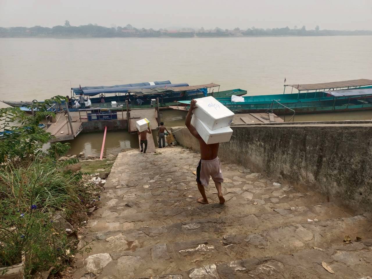 เจ้าหน้าที่ศูนย์บริหารจัดการด่านตรวจประมงเขต 1 (เชียงราย) ตรวจสอบสินค้าประมงส่งออกไปยังสาธารณรัฐประชาธิปไตยประชาชนลาว และสาธารณรัฐแห่งสหภาพเมียนมา ผ่านทางด่านพรมแดนอำเภอแม่สาย เชียงแสน และเชียงของ..คลิก