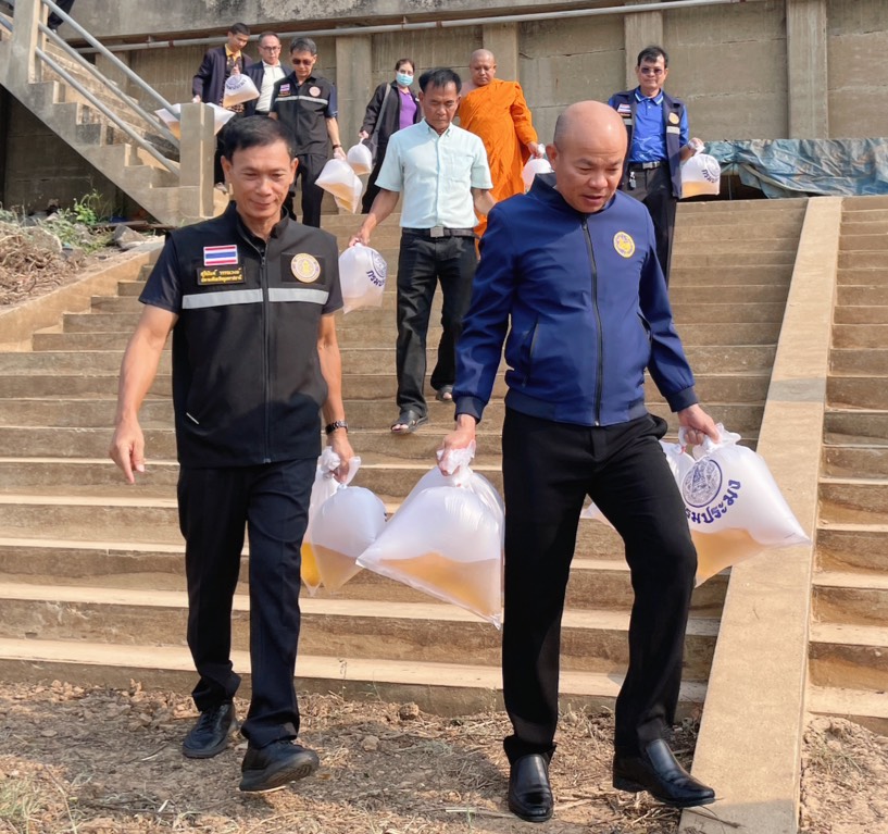 ประมงอุบลฯ จัดกิจกรรมปล่อยกุ้งก้ามกรามโครงการเพิ่มผลผลิตสัตว์น้ำเศรษฐกิจ(กุ้งก้ามกราม) เพื่อสร้างรายได้จากอาชีพประมงในแหล่งน้ำสำคัญ จังหวัดอุบลราชธานี..คลิก