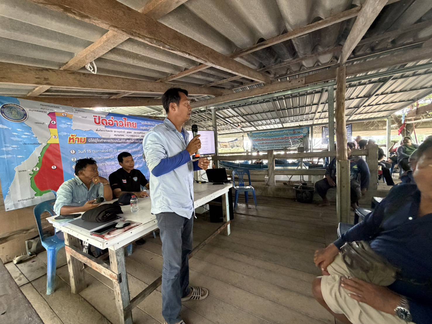 “นปท.บางสะพานฯ  จัดกิจกรรมประชาสัมพันธ์ระดับพื้นที่ จัดเวทีประชุมชาวประมง ประชาชนทั่วไป เพื่อชี้แจงมาตรการปิดอ่าว และรับฟังความคิดเห็นของชาวประมง”