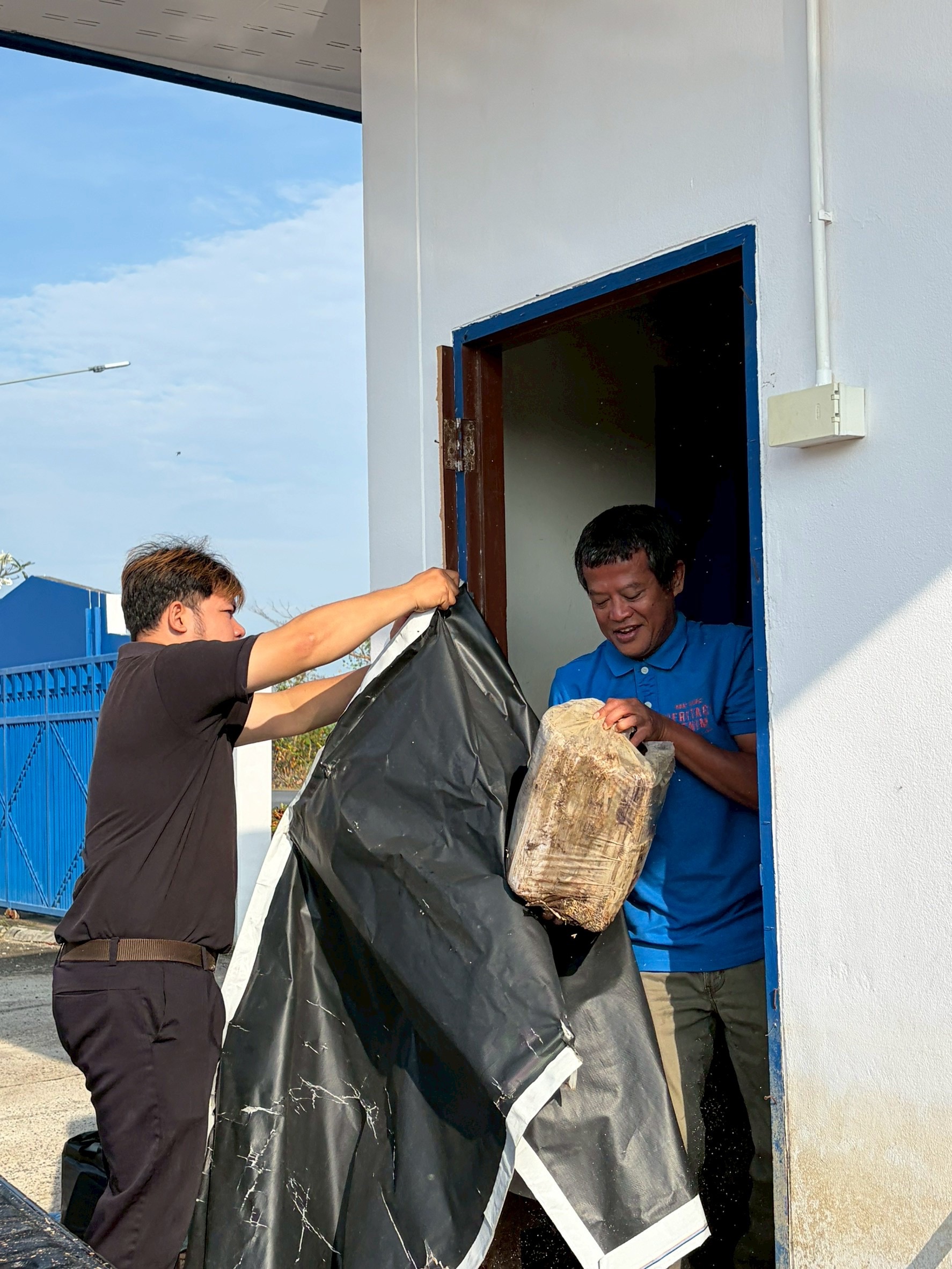 ผอ.ชัย นำทีม Big Cleaning..คลิก