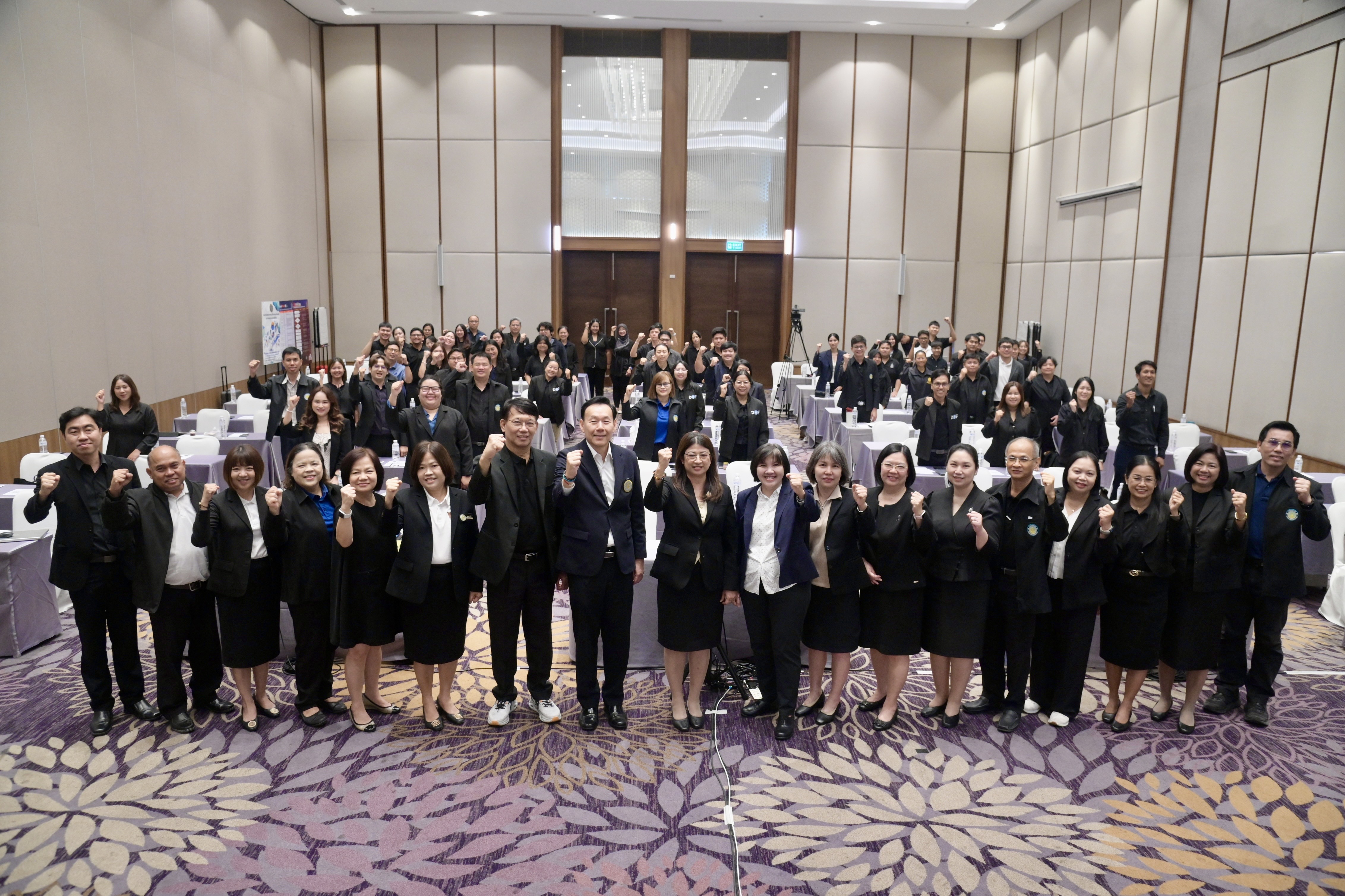 สัมมนาเชิงปฏิบัติการ หลักสูตร “Fisheries Research ConNext” รุ่นที่ 2 ภายใต้หัวข้อ “เชื่อมโยงนวัตกรรมและทักษะการคิดวิเคราะห์ สู่ผลงานวิชาการที่มีประสิทธิภาพ” ณ โรงแรม ทีเค. พาเลซ แอนด์ คอนเวนชั่น